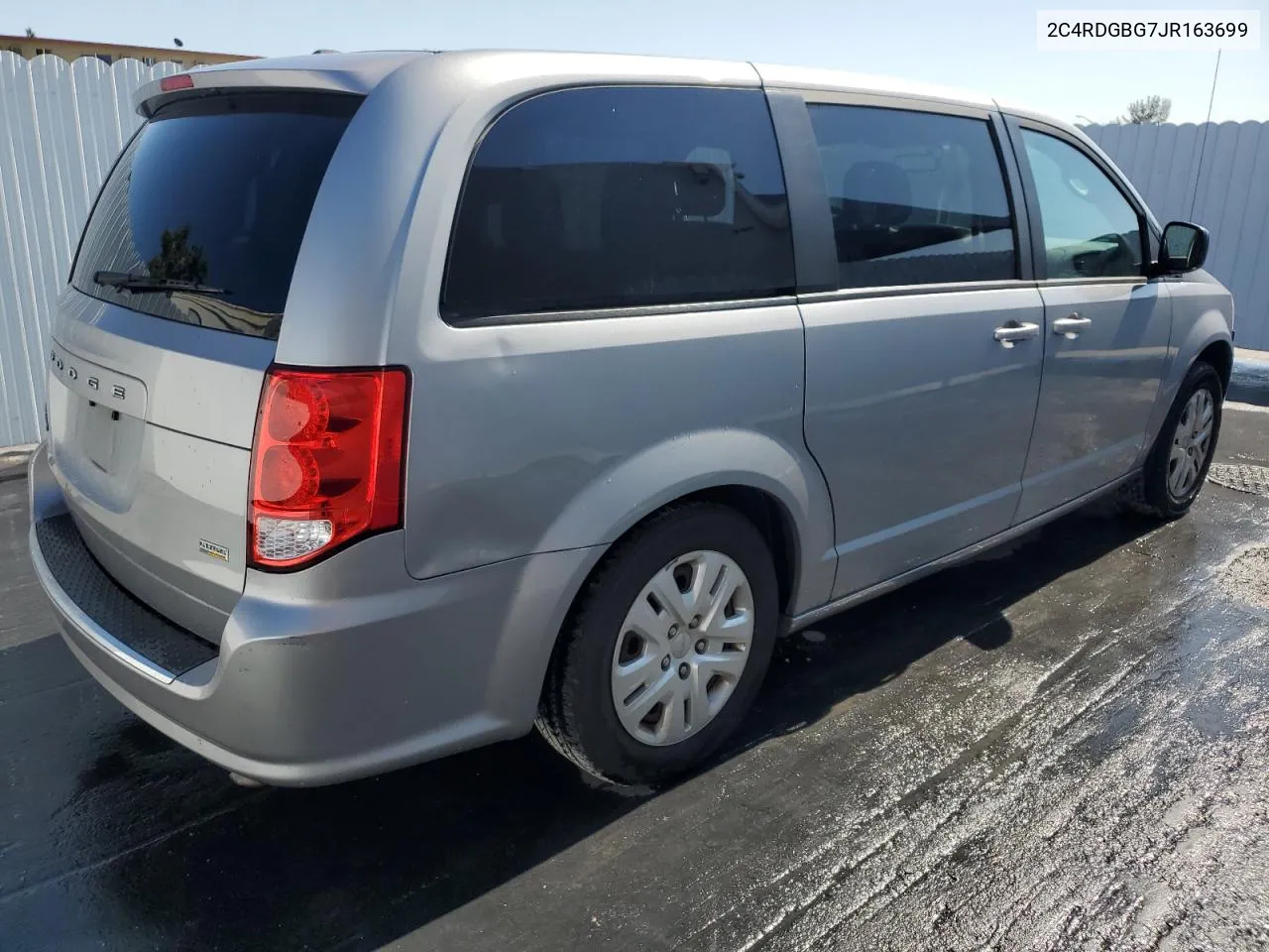 2C4RDGBG7JR163699 2018 Dodge Grand Caravan Se