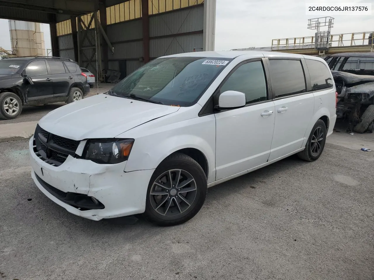 2C4RDGCG6JR137576 2018 Dodge Grand Caravan Sxt