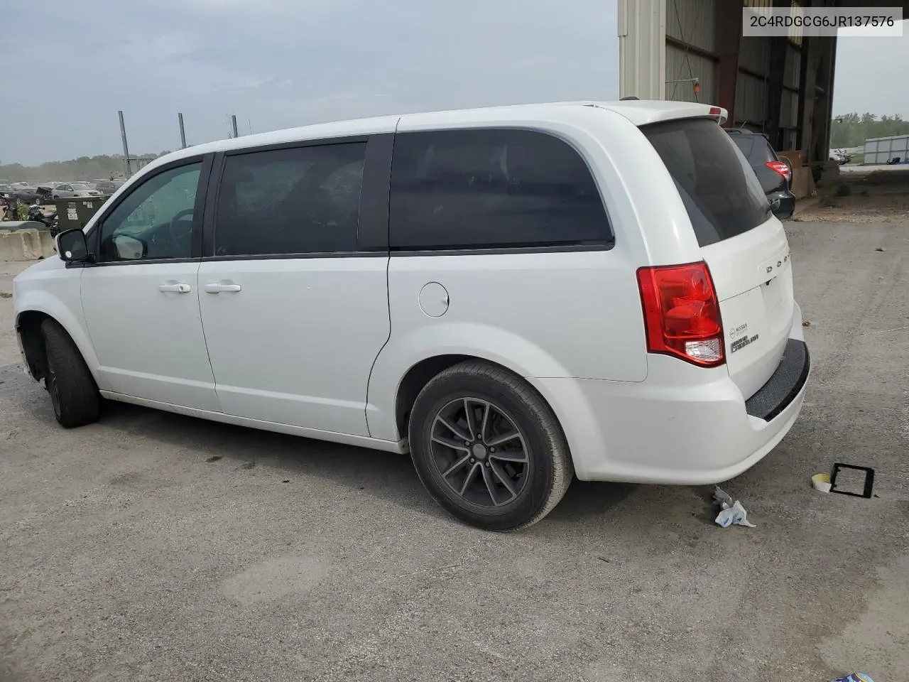 2C4RDGCG6JR137576 2018 Dodge Grand Caravan Sxt