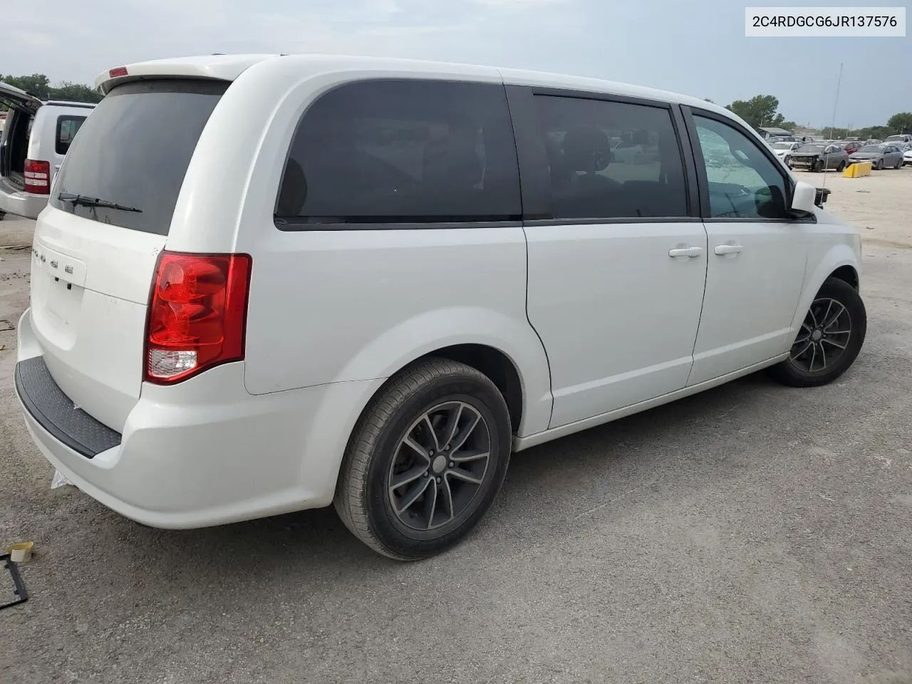 2C4RDGCG6JR137576 2018 Dodge Grand Caravan Sxt