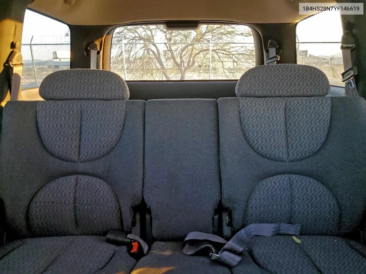 1B4HS28N7YF146619 2000 Dodge Durango