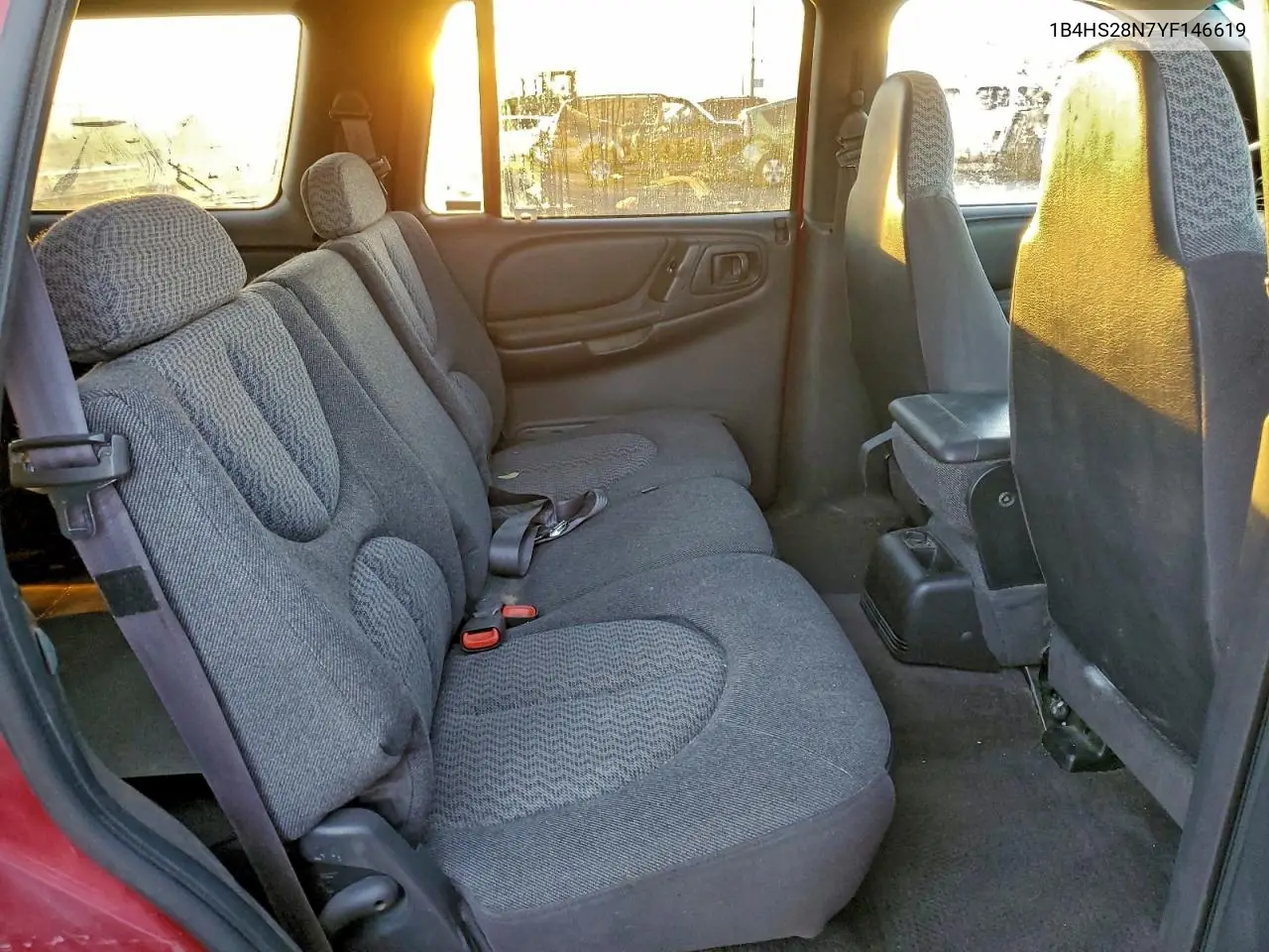 1B4HS28N7YF146619 2000 Dodge Durango