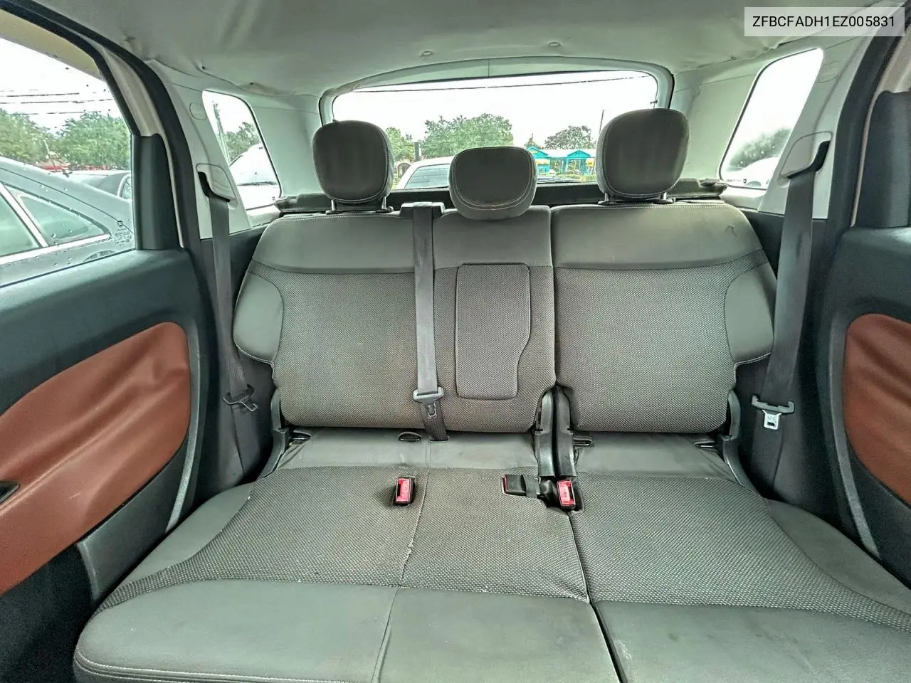 ZFBCFADH1EZ005831 2014 Fiat 500L Trekking