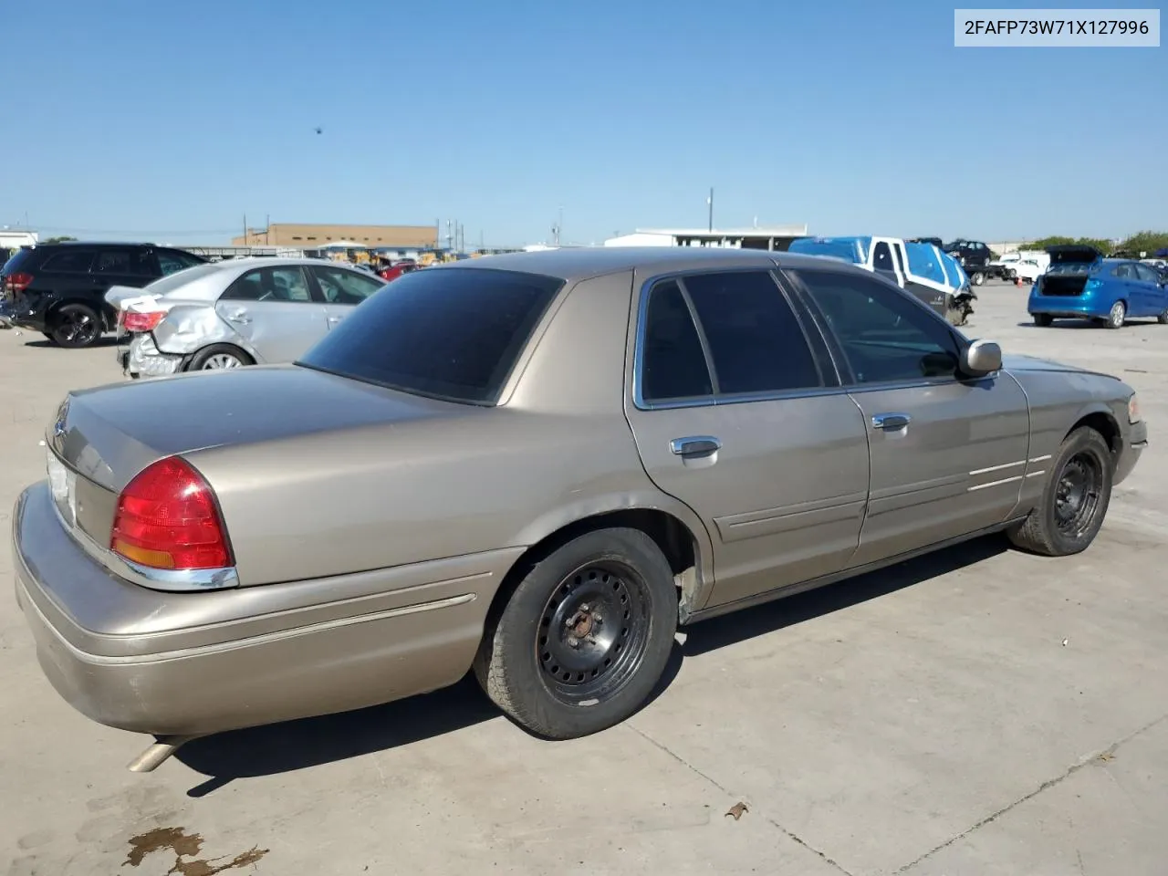 2FAFP73W71X127996 2001 Ford Crown Victoria