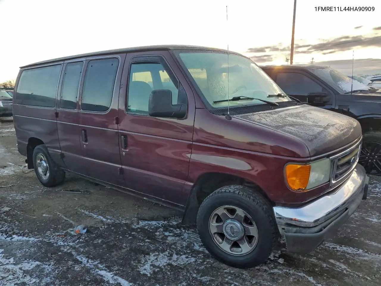 1FMRE11L44HA90909 2004 Ford Econoline E150 Wagon