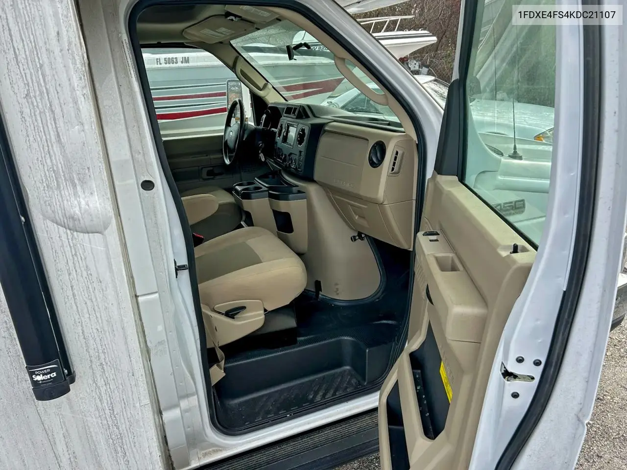 1FDXE4FS4KDC21107 2019 Ford Econoline E450 Super Duty Cutaway Van