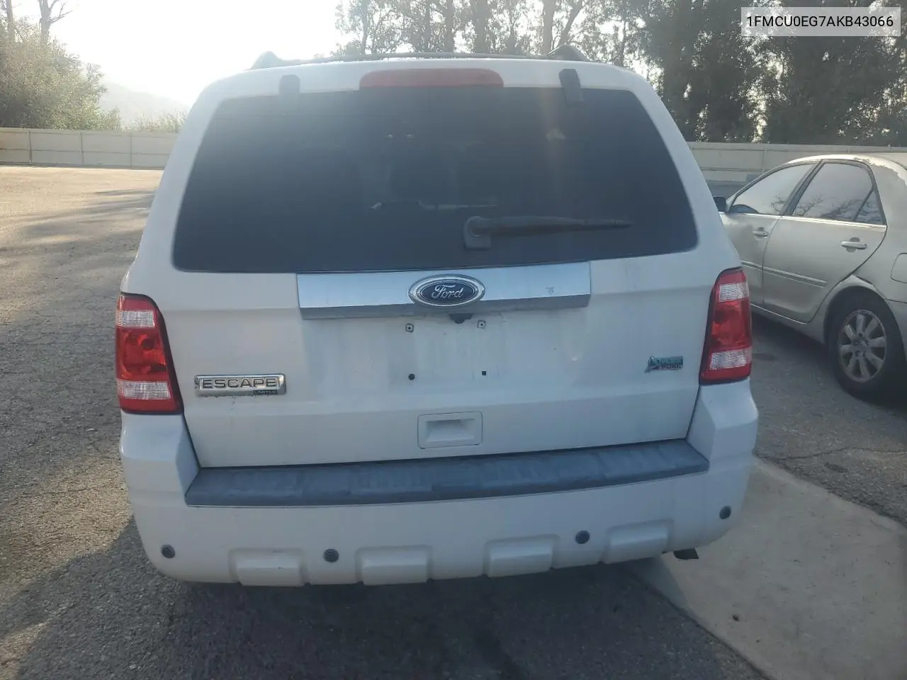 1FMCU0EG7AKB43066 2010 Ford Escape Limited