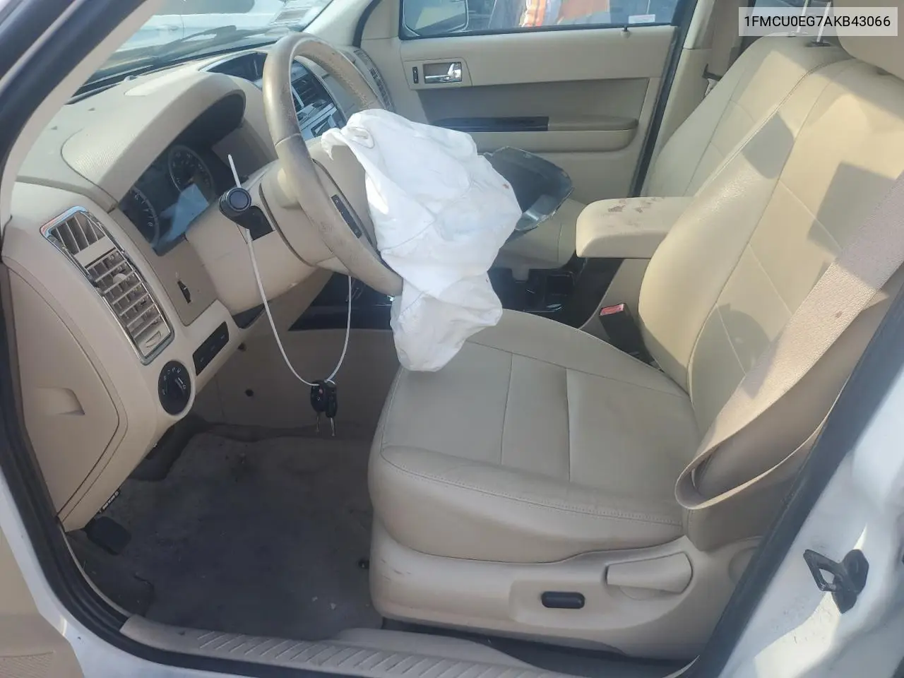 1FMCU0EG7AKB43066 2010 Ford Escape Limited