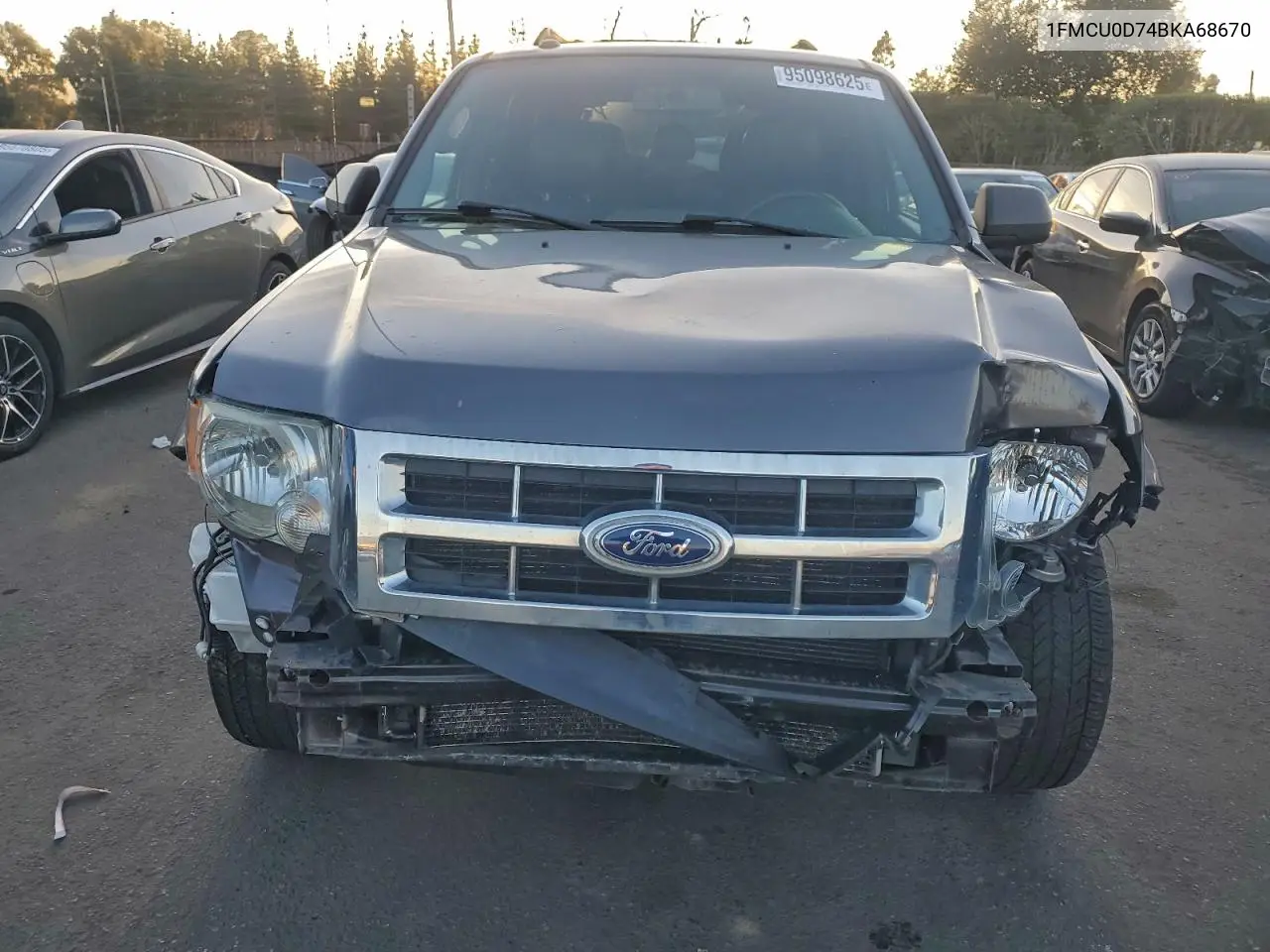 1FMCU0D74BKA68670 2011 Ford Escape Xlt