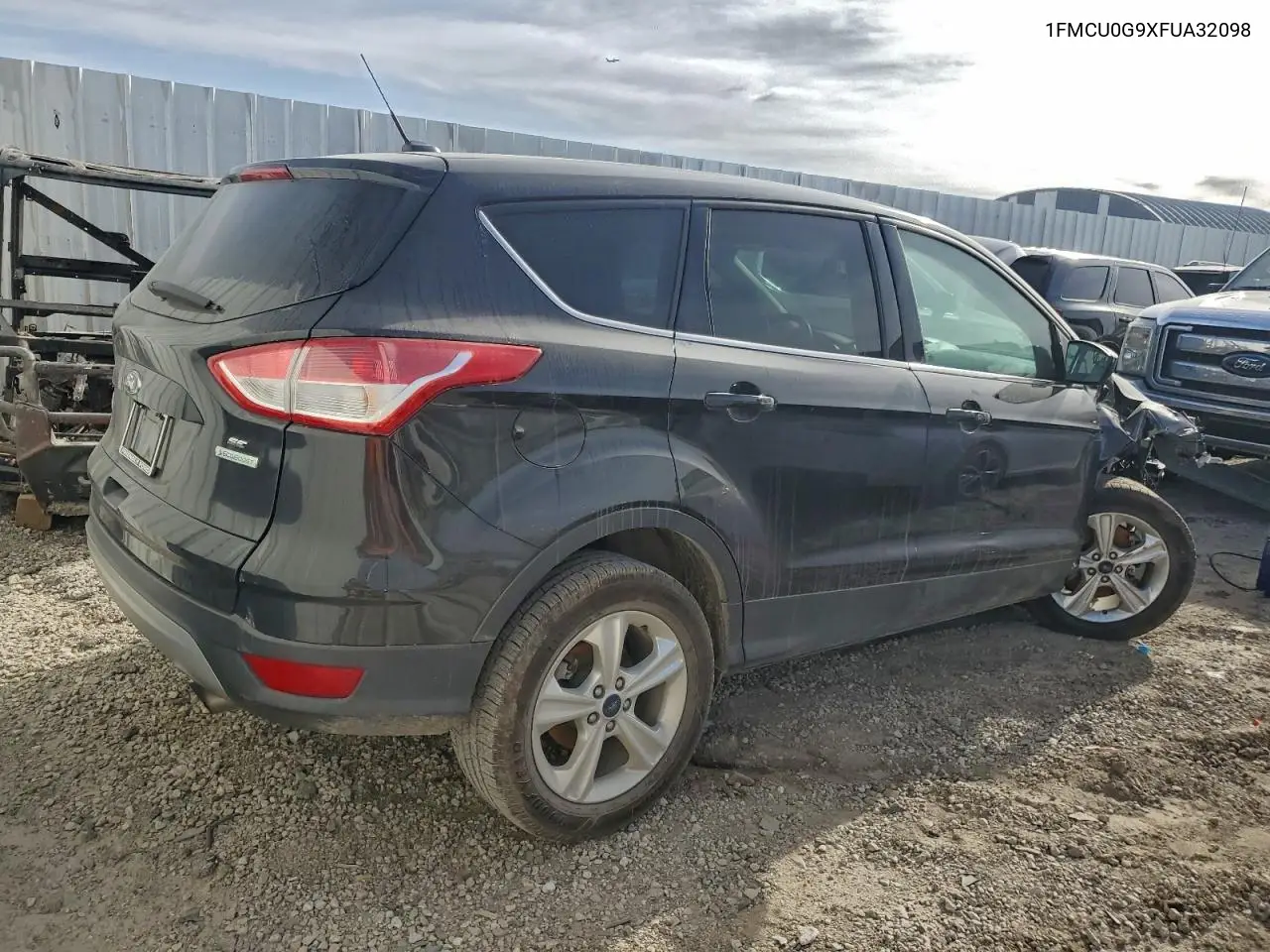 1FMCU0G9XFUA32098 2015 Ford Escape Se