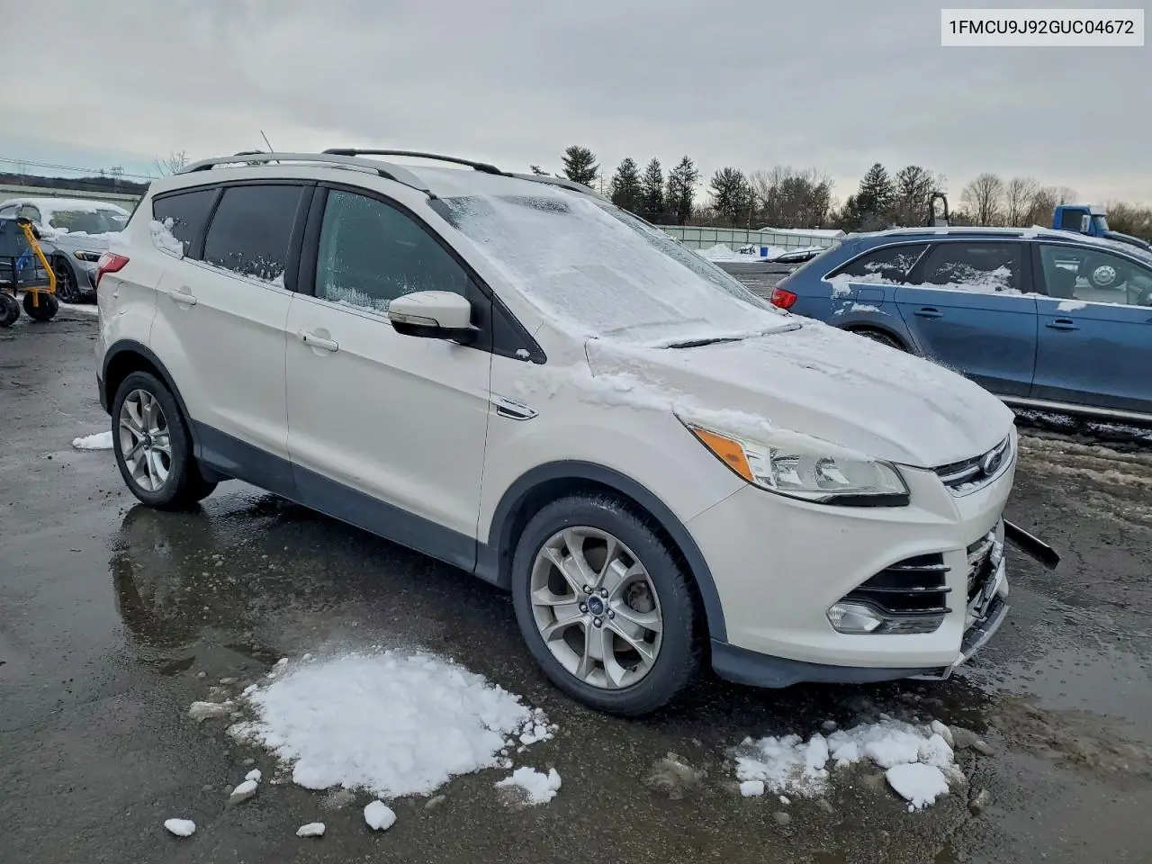 1FMCU9J92GUC04672 2016 Ford Escape Titanium
