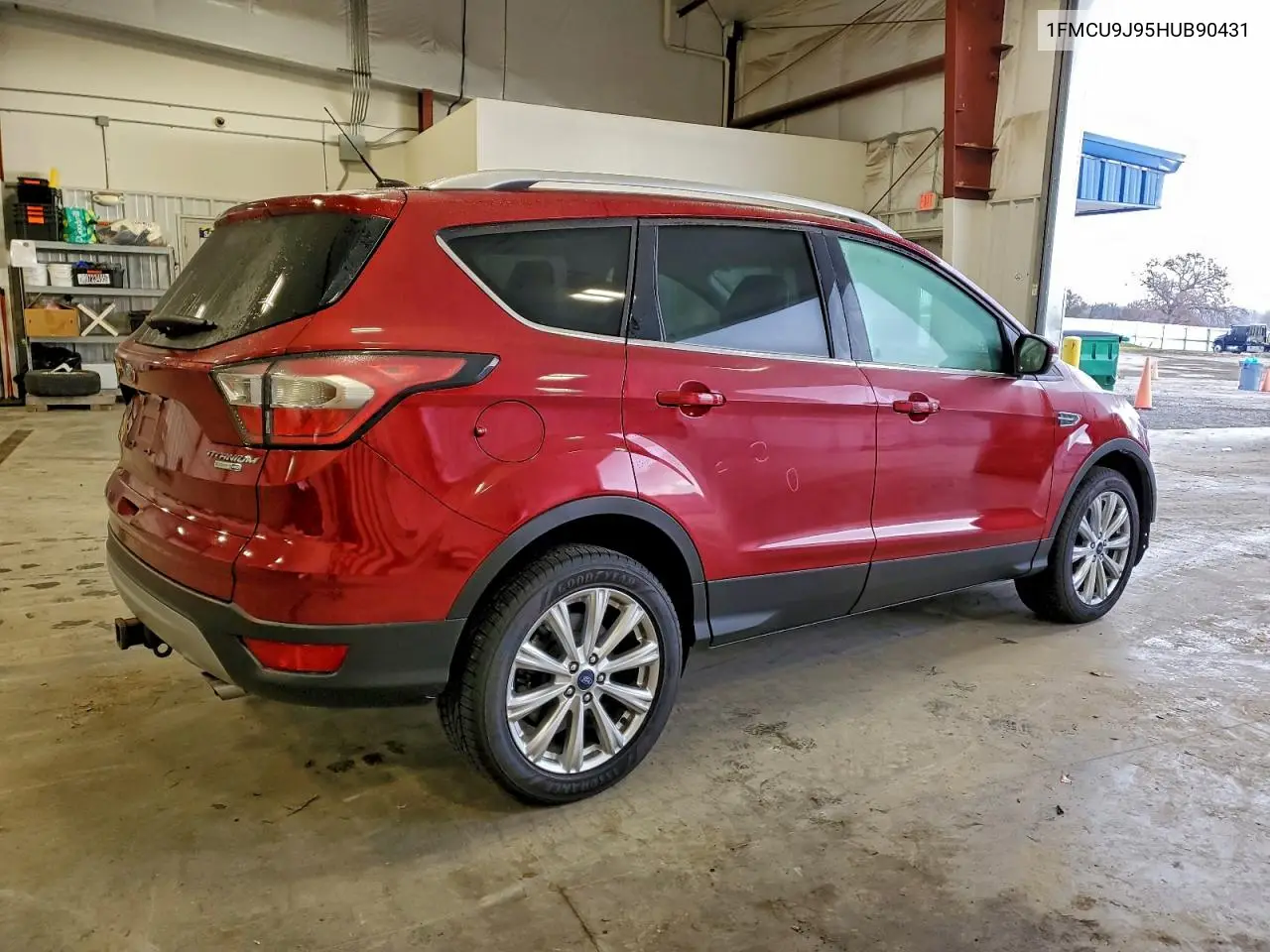 1FMCU9J95HUB90431 2017 Ford Escape Titanium
