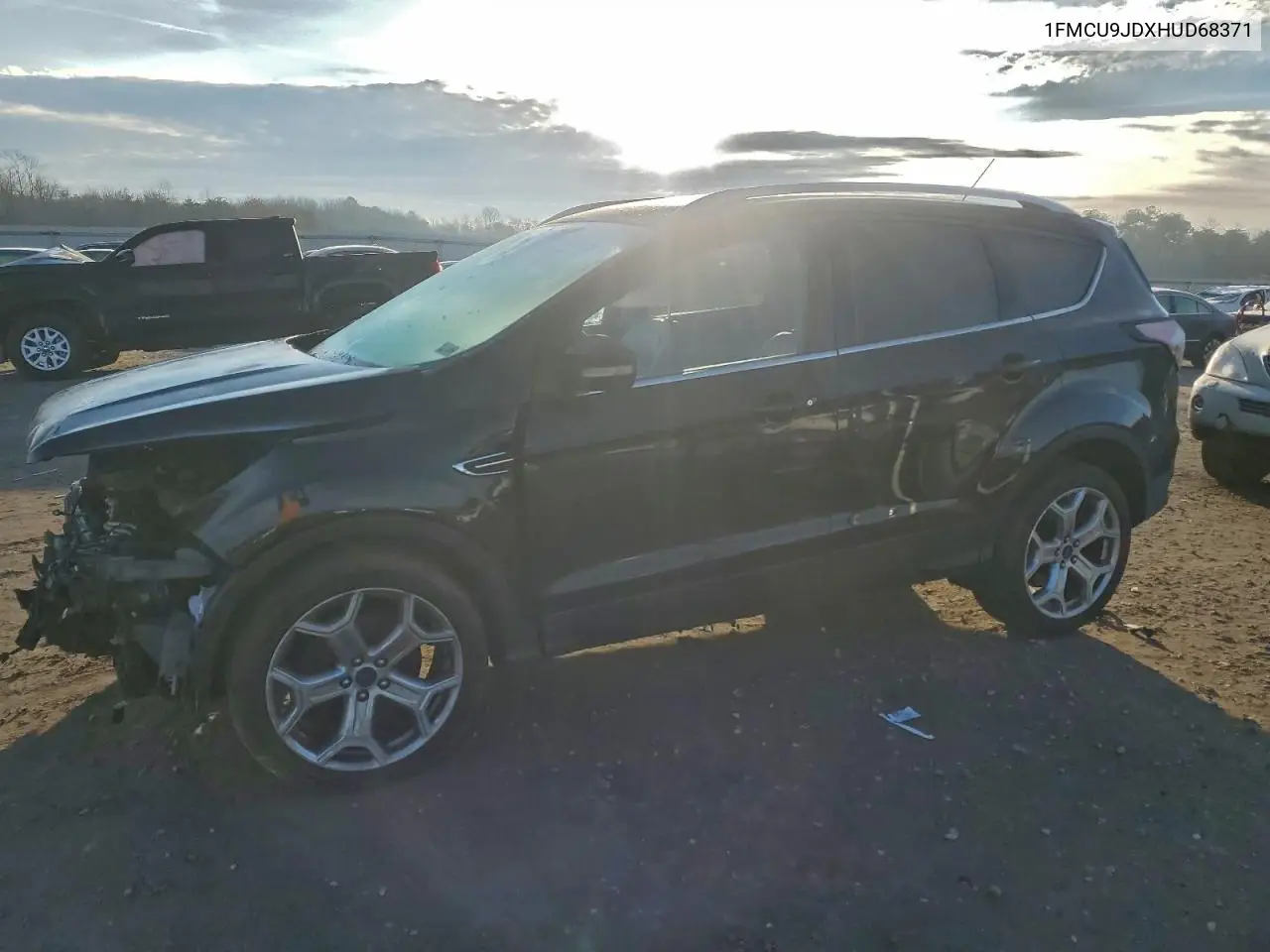 1FMCU9JDXHUD68371 2017 Ford Escape Titanium