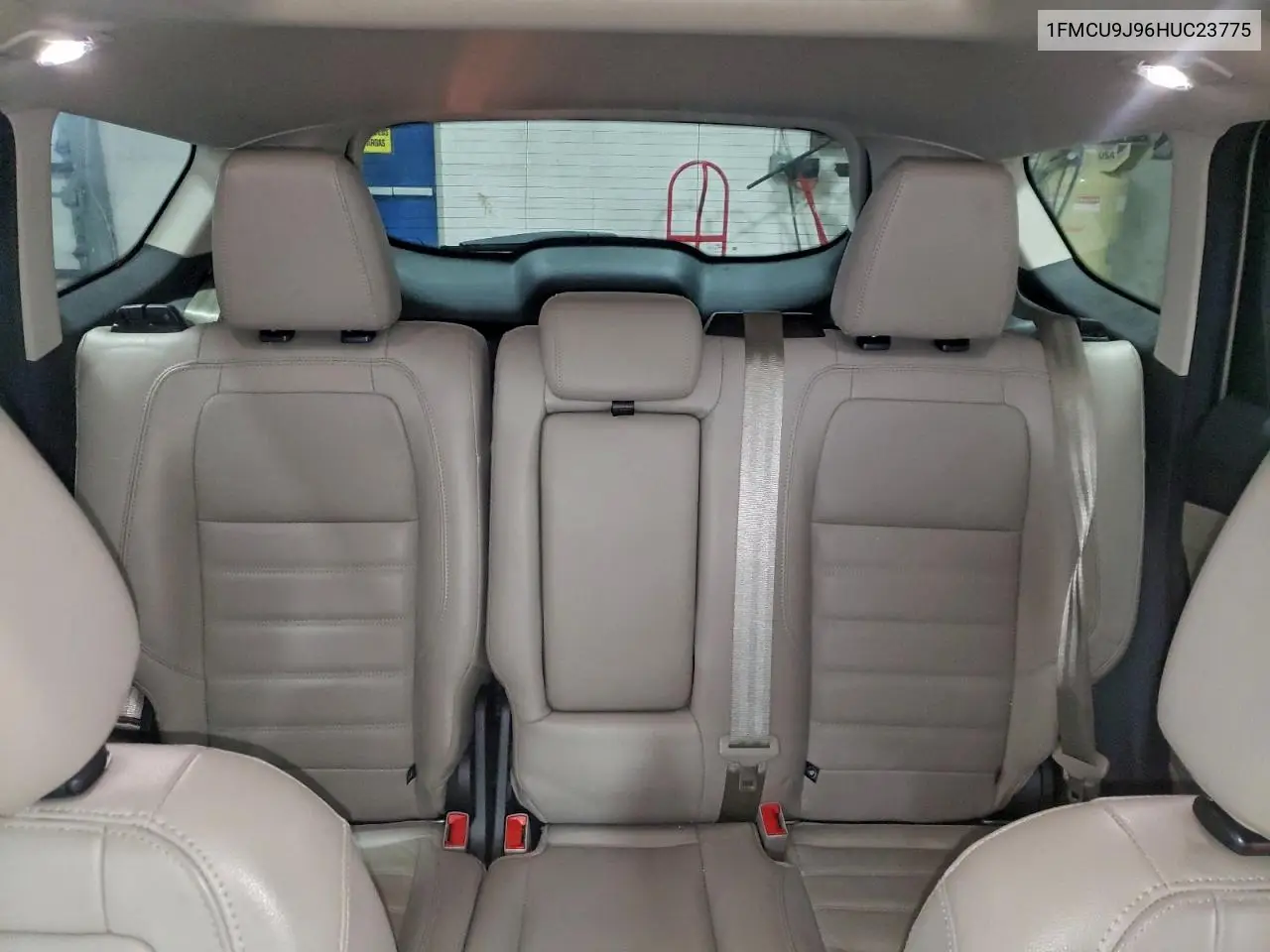 1FMCU9J96HUC23775 2017 Ford Escape Titanium