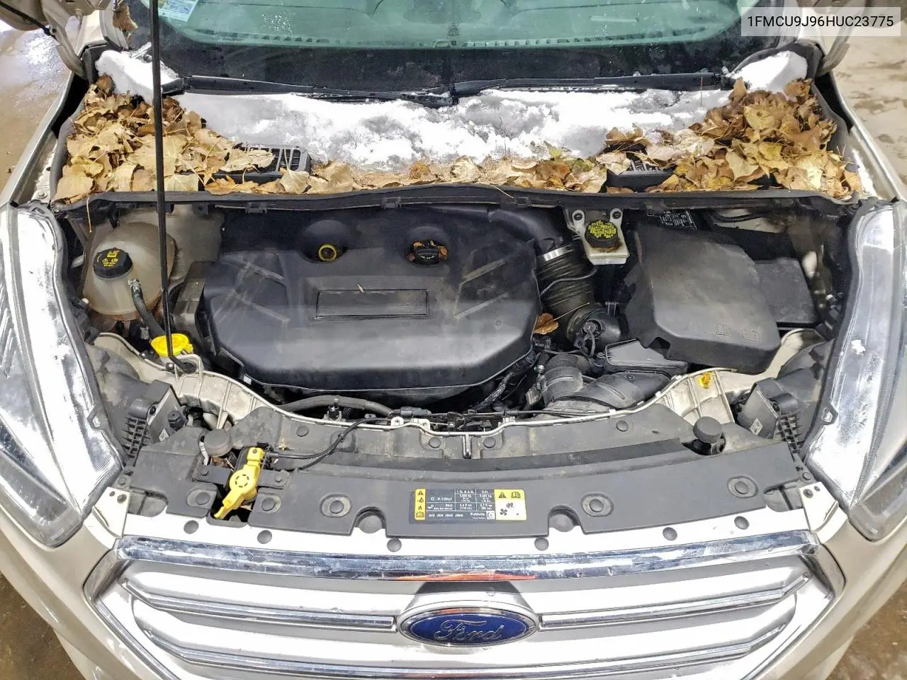 1FMCU9J96HUC23775 2017 Ford Escape Titanium