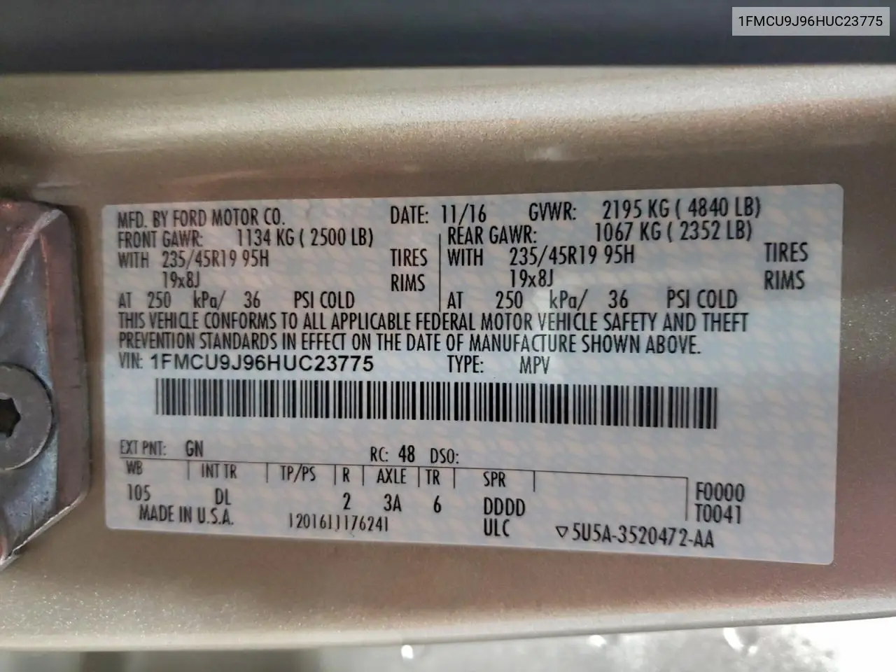 1FMCU9J96HUC23775 2017 Ford Escape Titanium