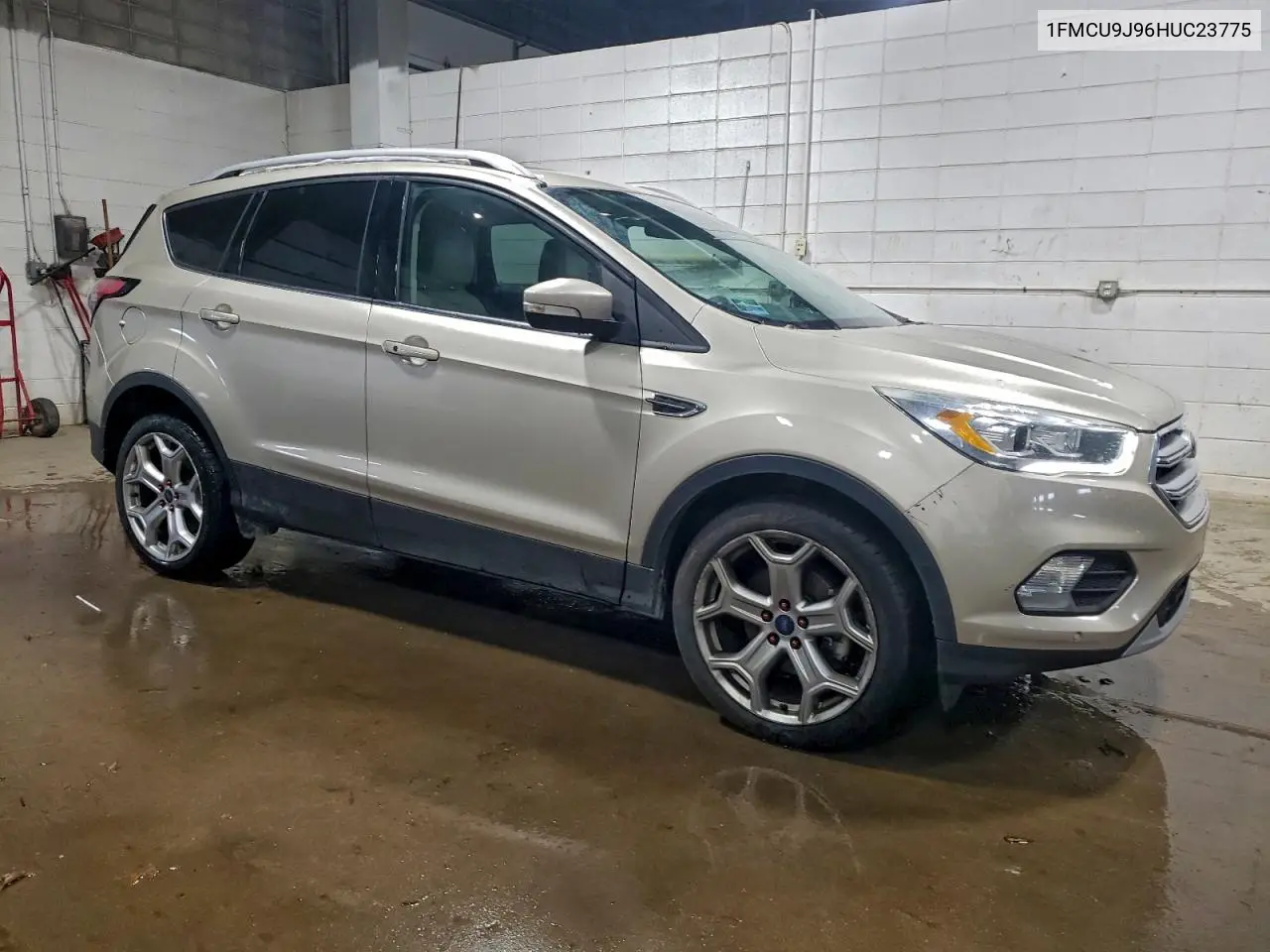 1FMCU9J96HUC23775 2017 Ford Escape Titanium