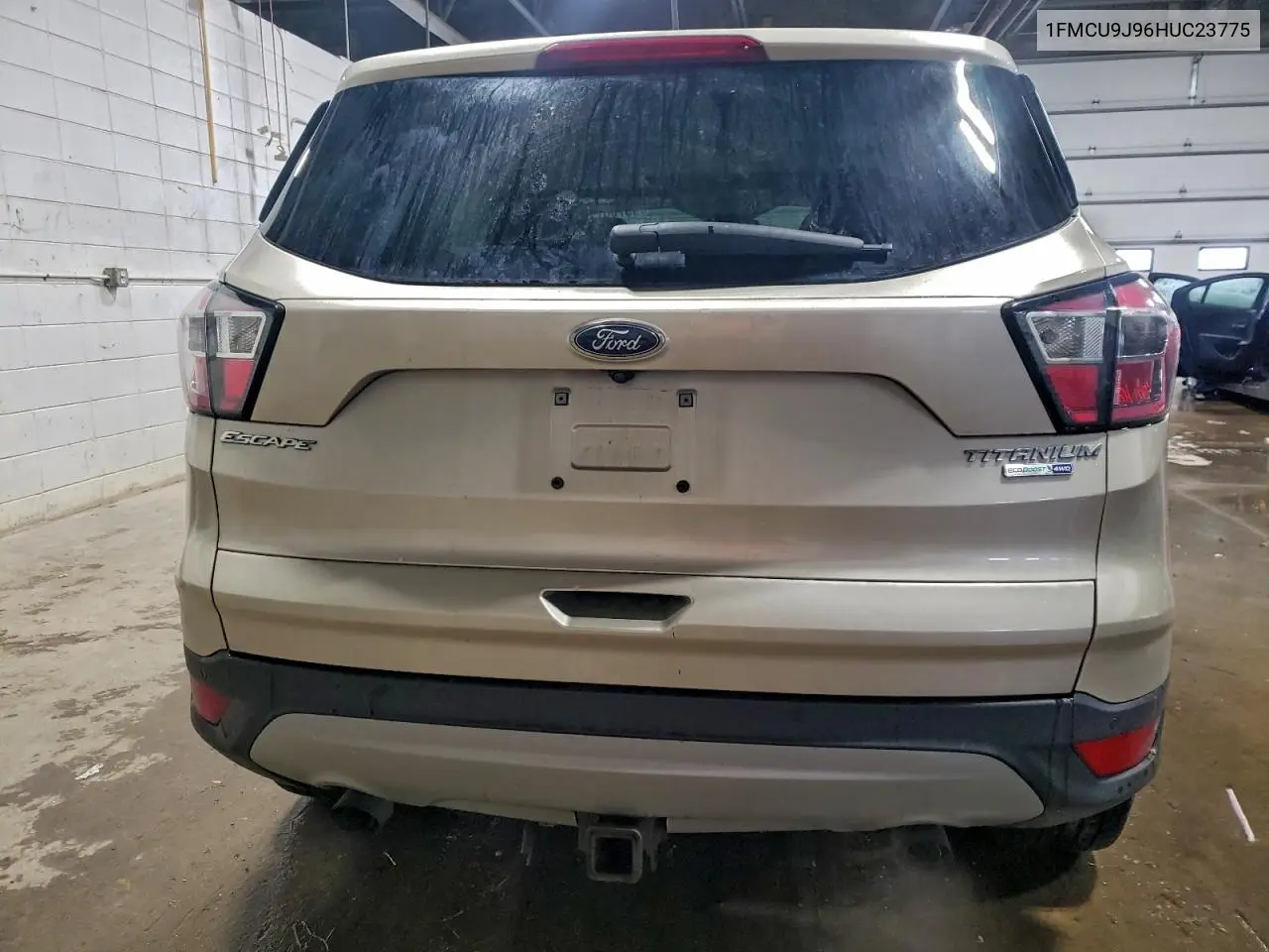 1FMCU9J96HUC23775 2017 Ford Escape Titanium