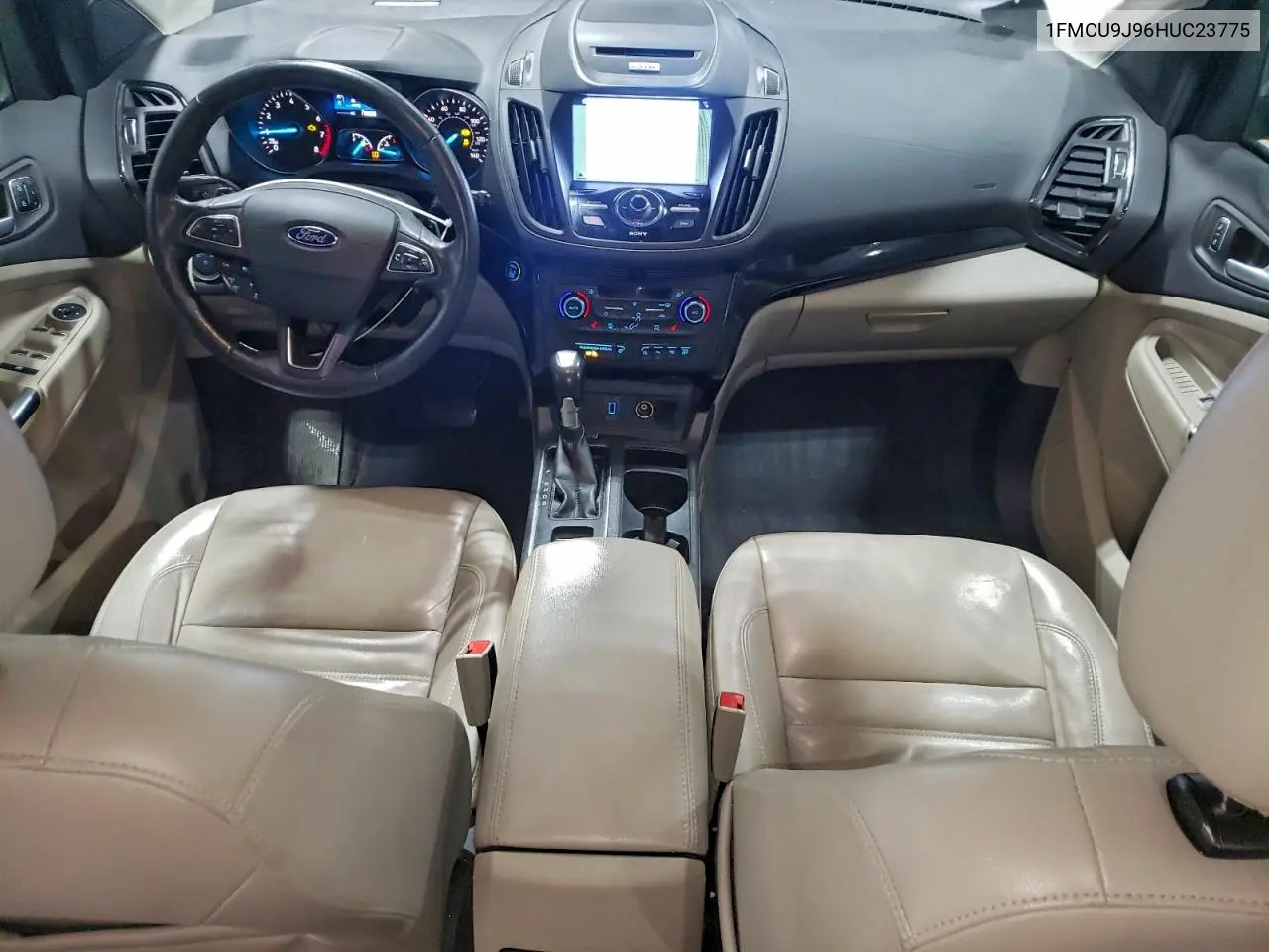 1FMCU9J96HUC23775 2017 Ford Escape Titanium