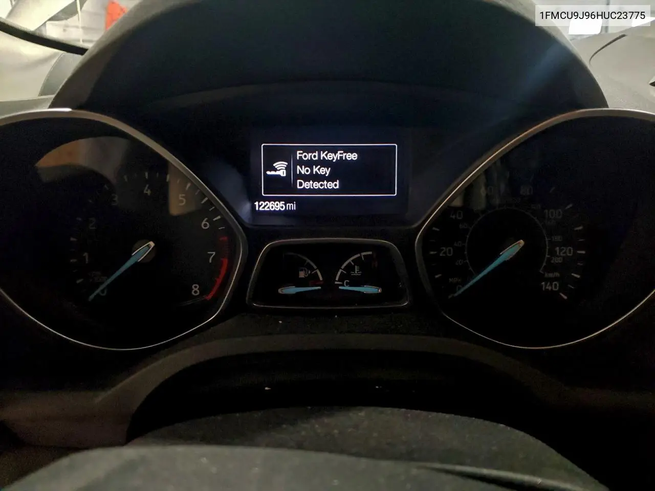 1FMCU9J96HUC23775 2017 Ford Escape Titanium