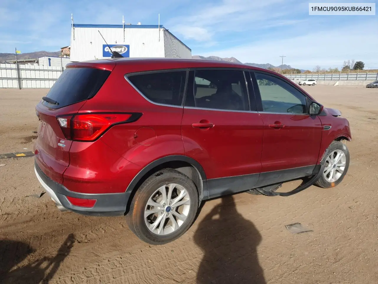 1FMCU9G95KUB66421 2019 Ford Escape Se