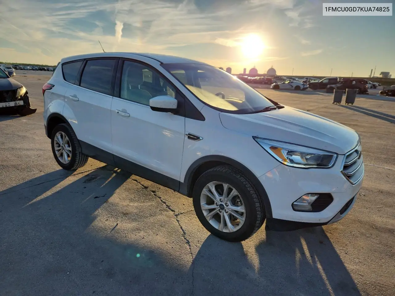 1FMCU0GD7KUA74825 2019 Ford Escape Se