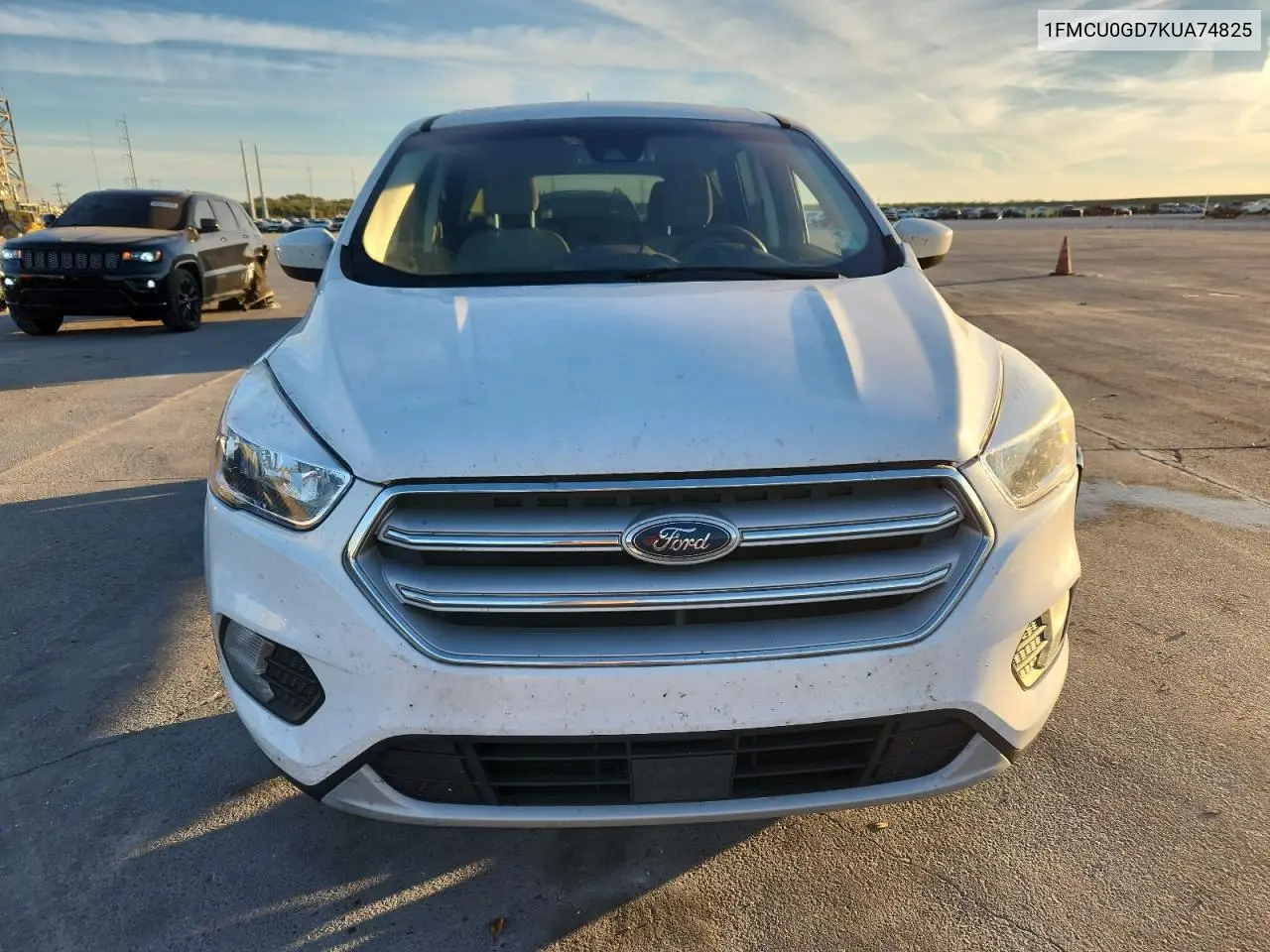 1FMCU0GD7KUA74825 2019 Ford Escape Se