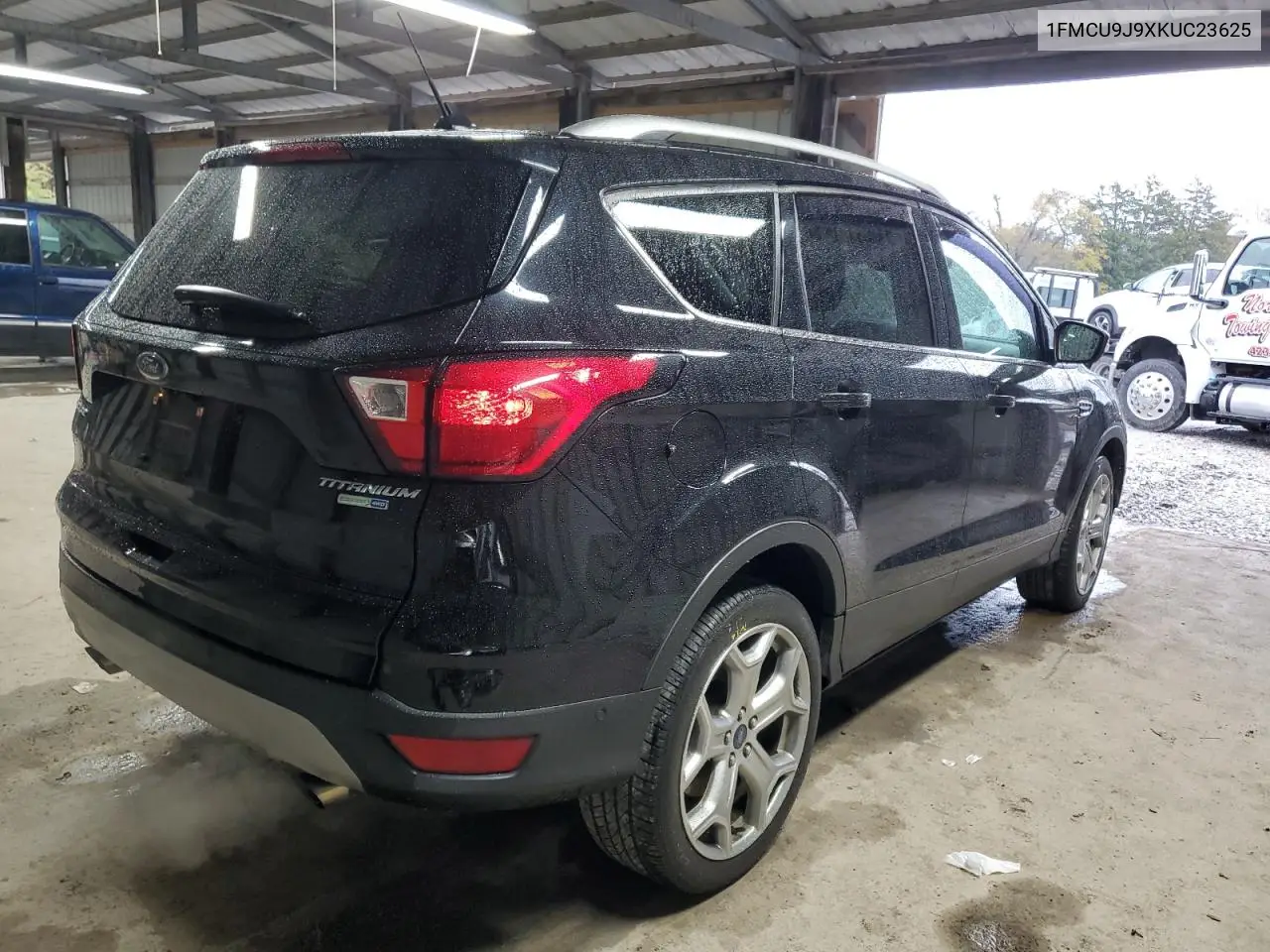 1FMCU9J9XKUC23625 2019 Ford Escape Titanium