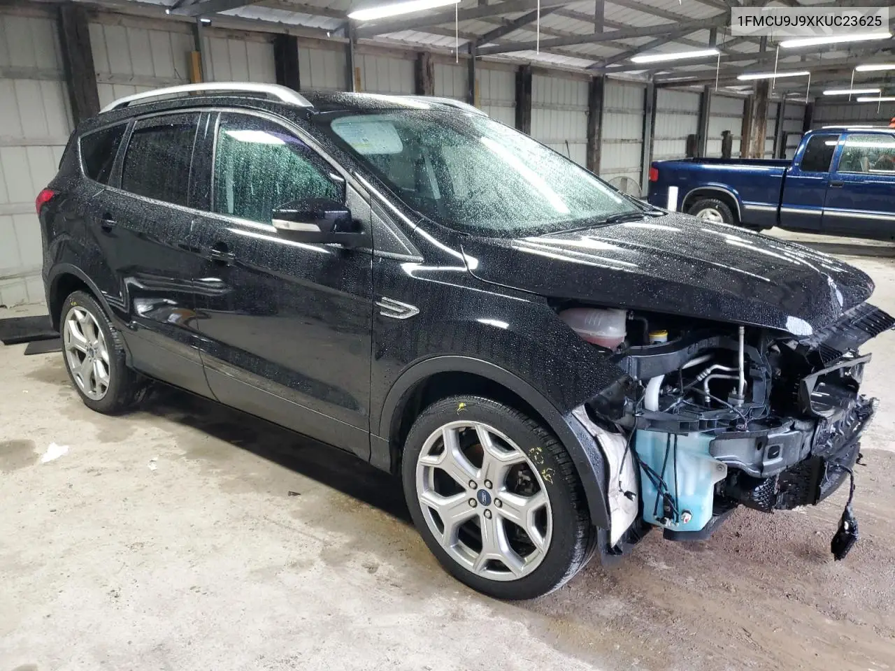 1FMCU9J9XKUC23625 2019 Ford Escape Titanium