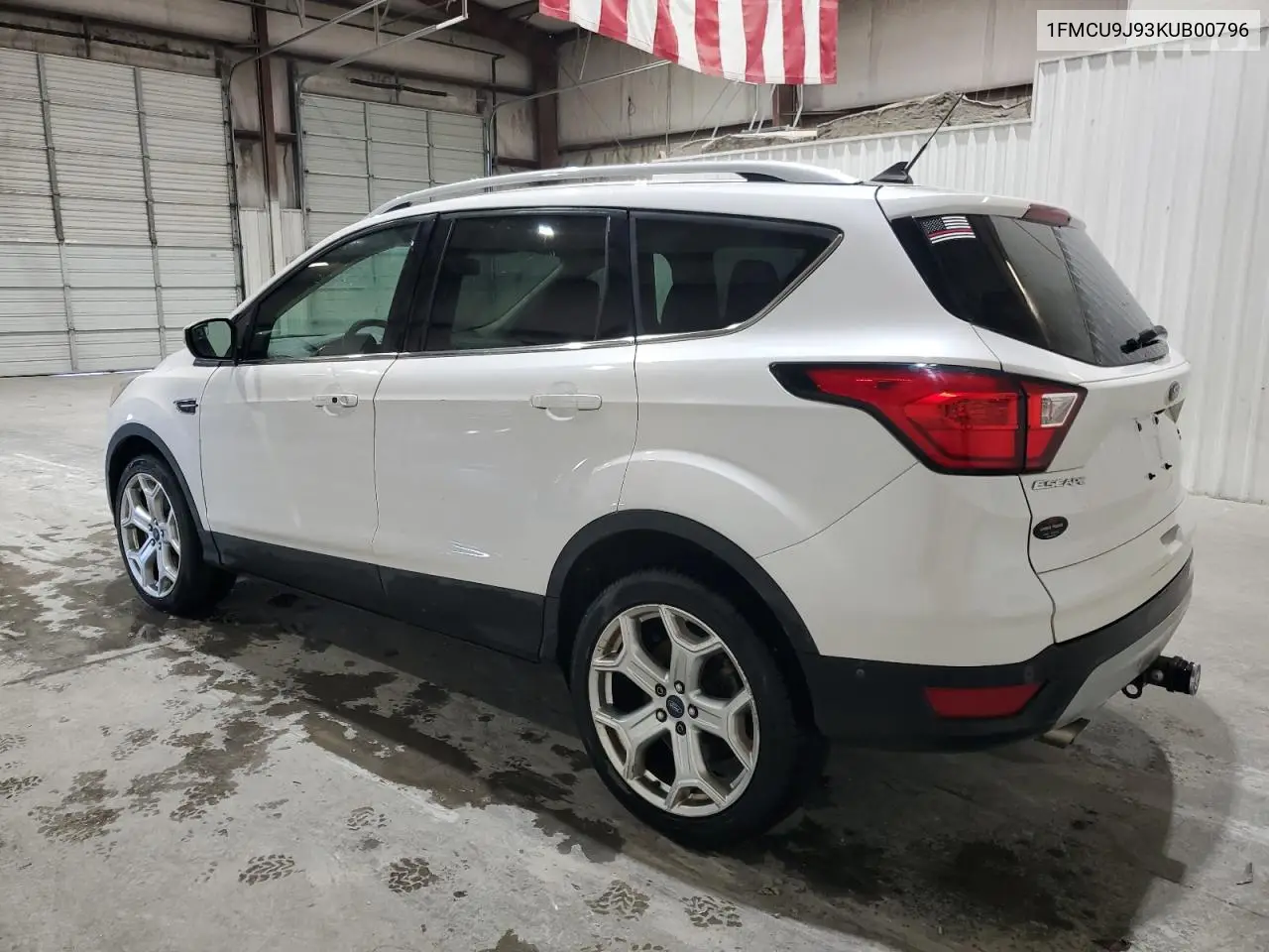 1FMCU9J93KUB00796 2019 Ford Escape Titanium