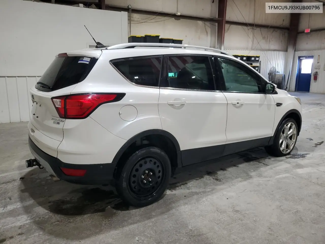 1FMCU9J93KUB00796 2019 Ford Escape Titanium