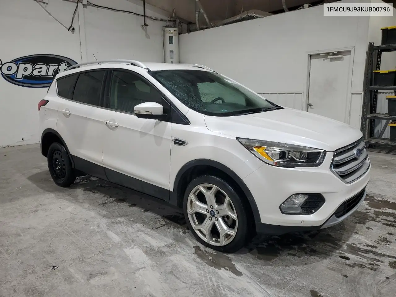 1FMCU9J93KUB00796 2019 Ford Escape Titanium