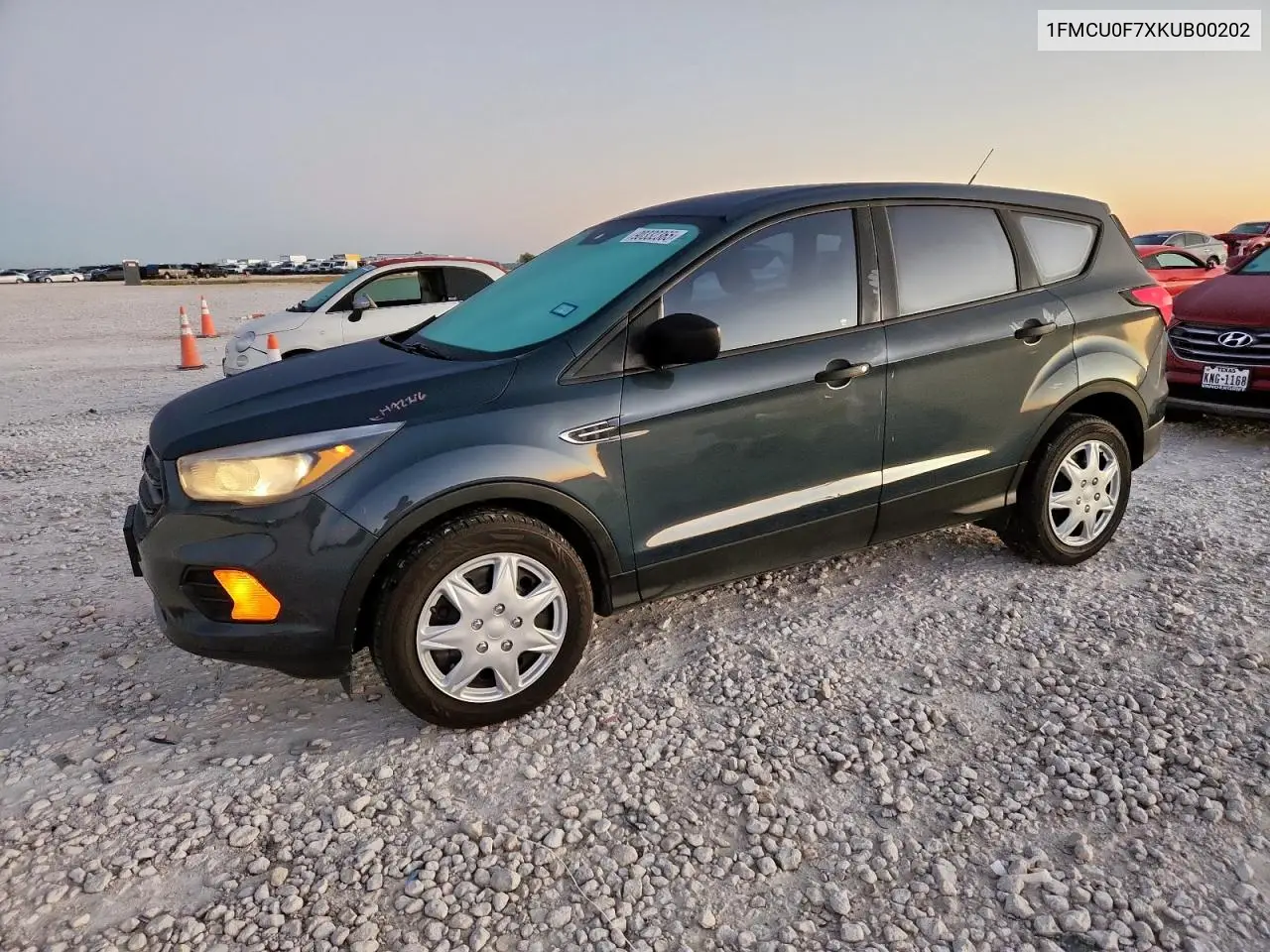 1FMCU0F7XKUB00202 2019 Ford Escape S