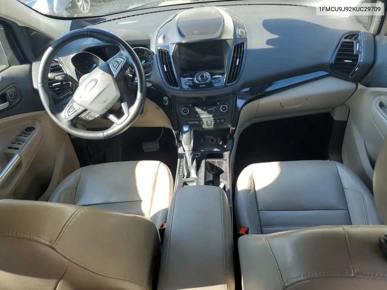 1FMCU9J92KUC29709 2019 Ford Escape Titanium