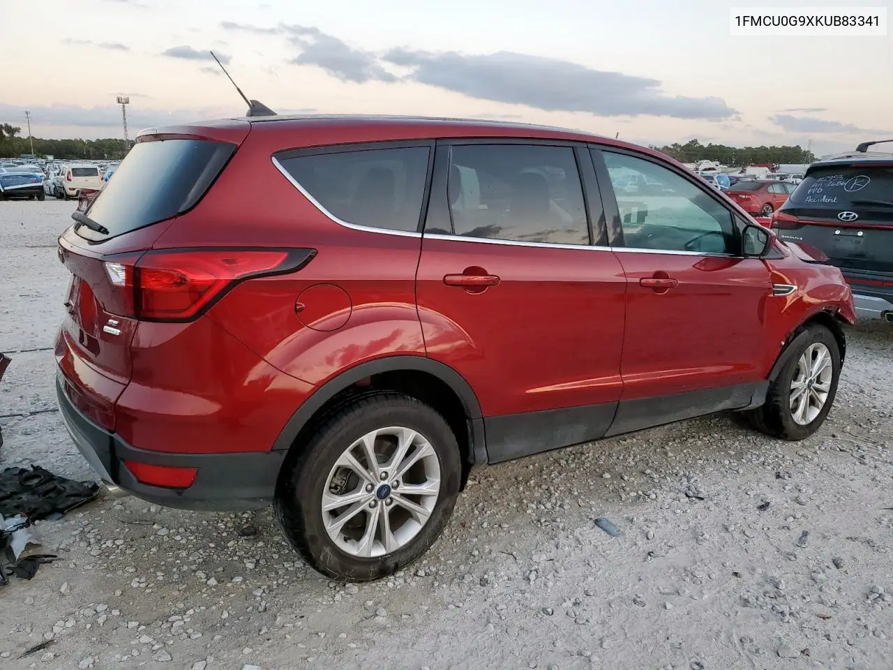 1FMCU0G9XKUB83341 2019 Ford Escape Se