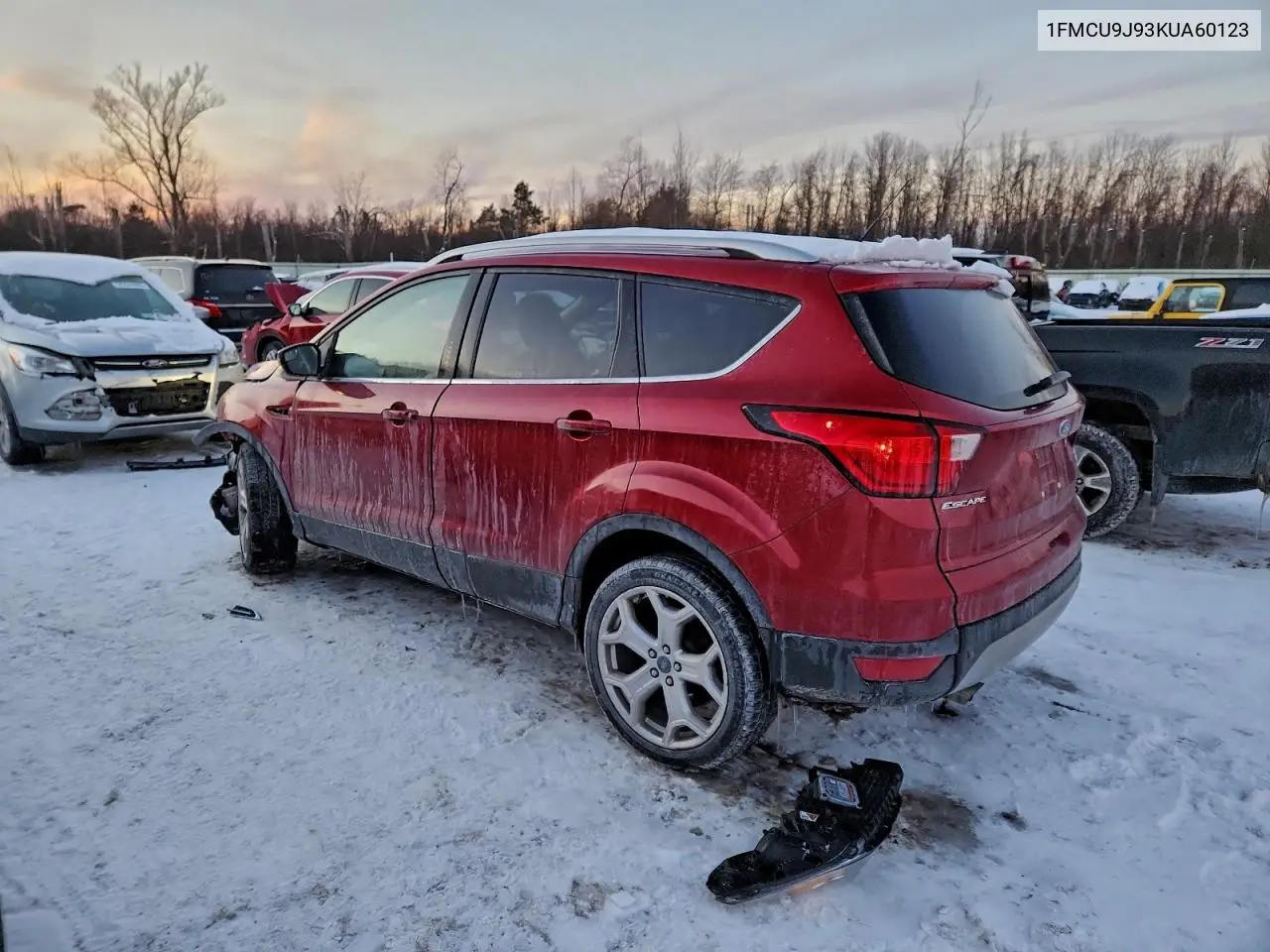 1FMCU9J93KUA60123 2019 Ford Escape Titanium