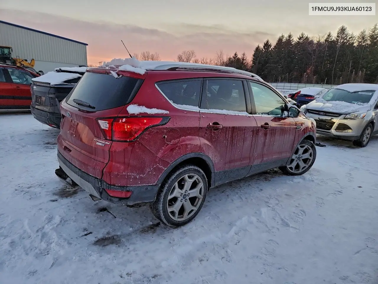 1FMCU9J93KUA60123 2019 Ford Escape Titanium