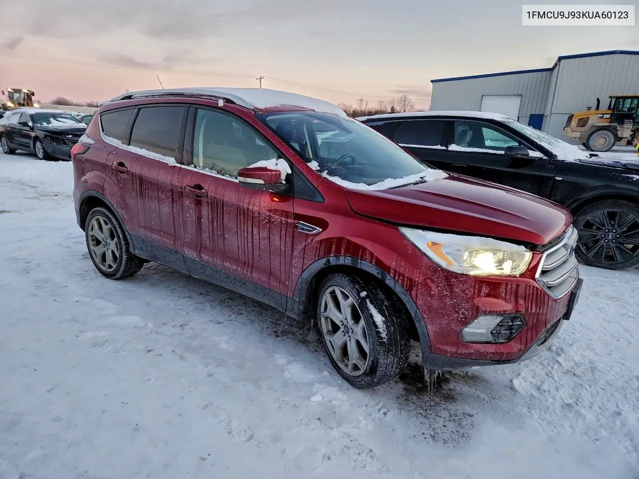 1FMCU9J93KUA60123 2019 Ford Escape Titanium