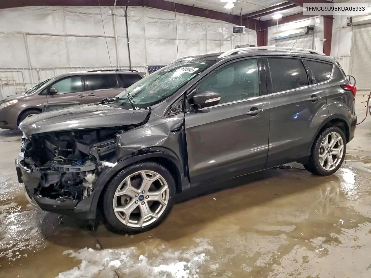1FMCU9J95KUA05933 2019 Ford Escape Titanium