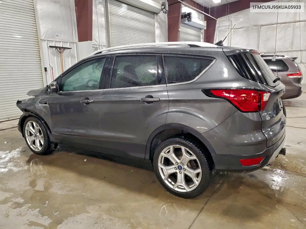 1FMCU9J95KUA05933 2019 Ford Escape Titanium