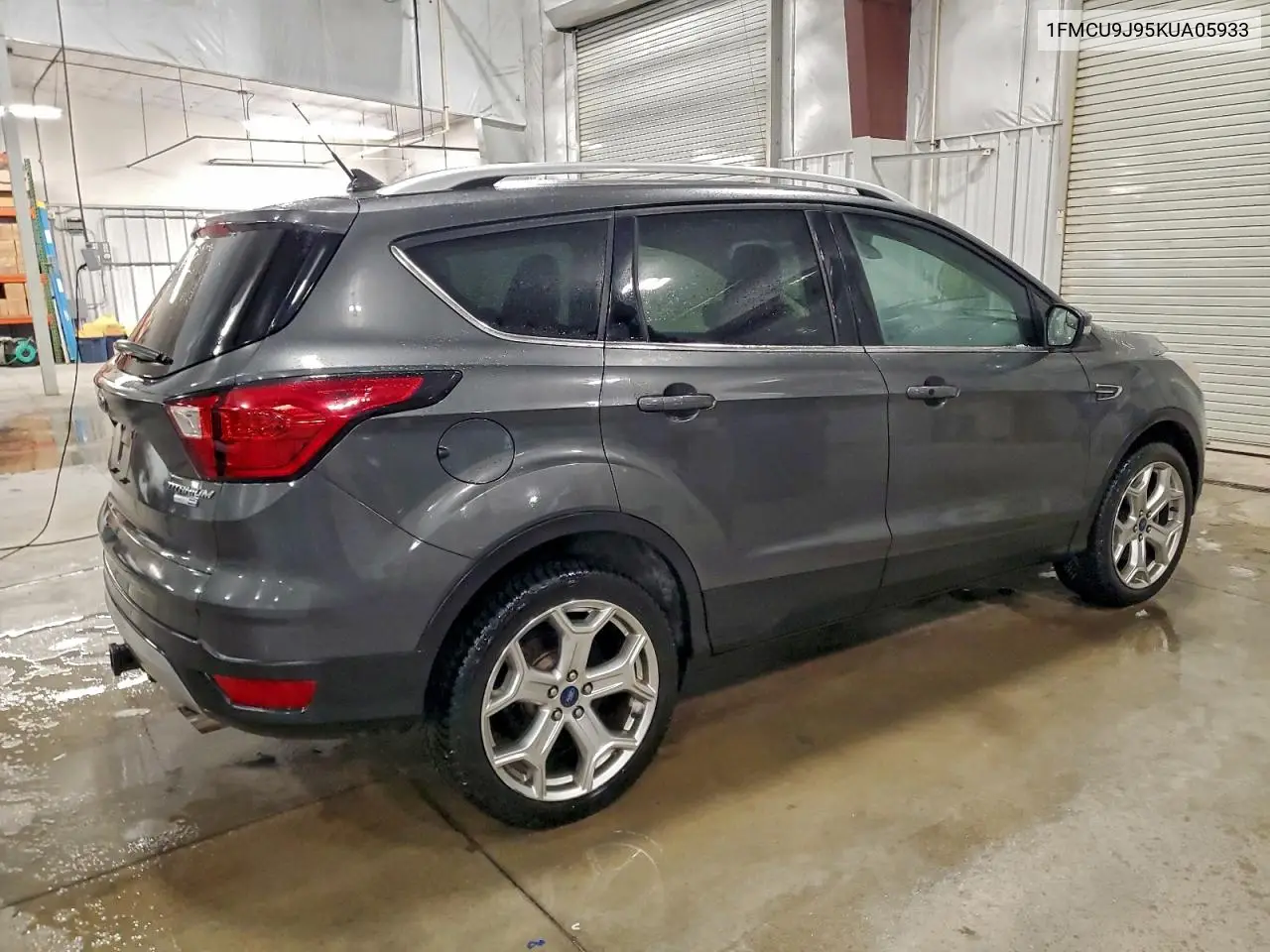 1FMCU9J95KUA05933 2019 Ford Escape Titanium