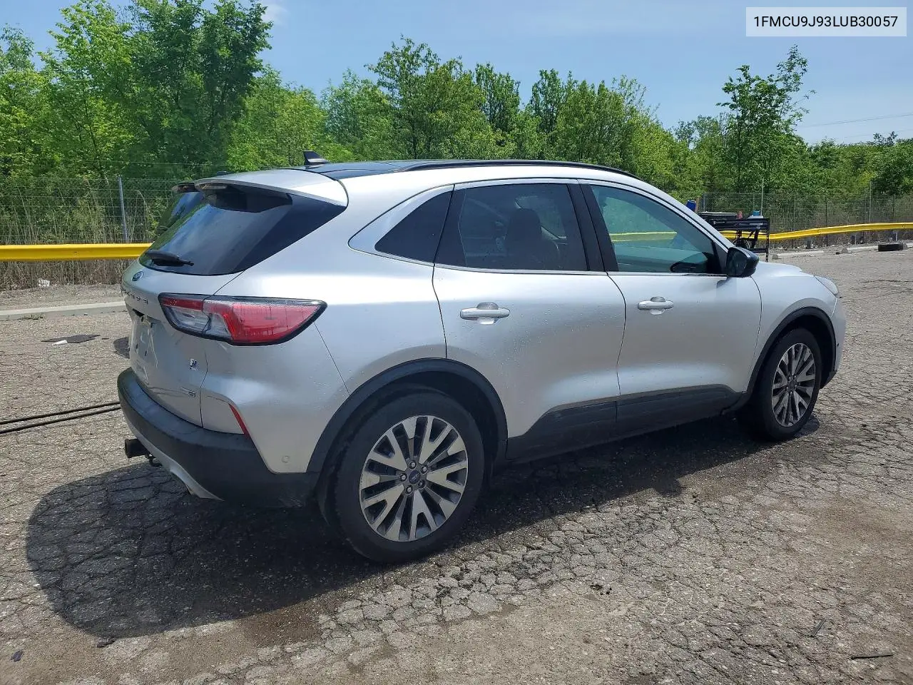 1FMCU9J93LUB30057 2020 Ford Escape Titanium