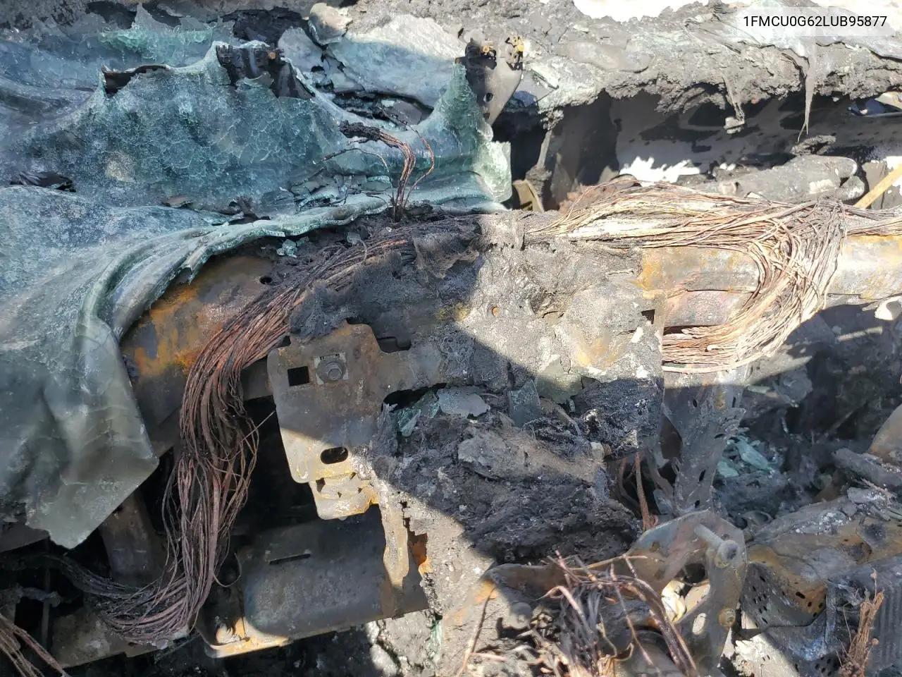 1FMCU0G62LUB95877 2020 Ford Escape Se