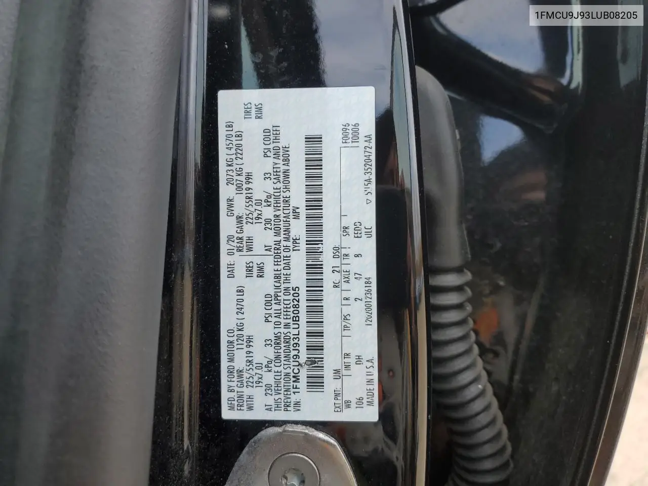 1FMCU9J93LUB08205 2020 Ford Escape Titanium