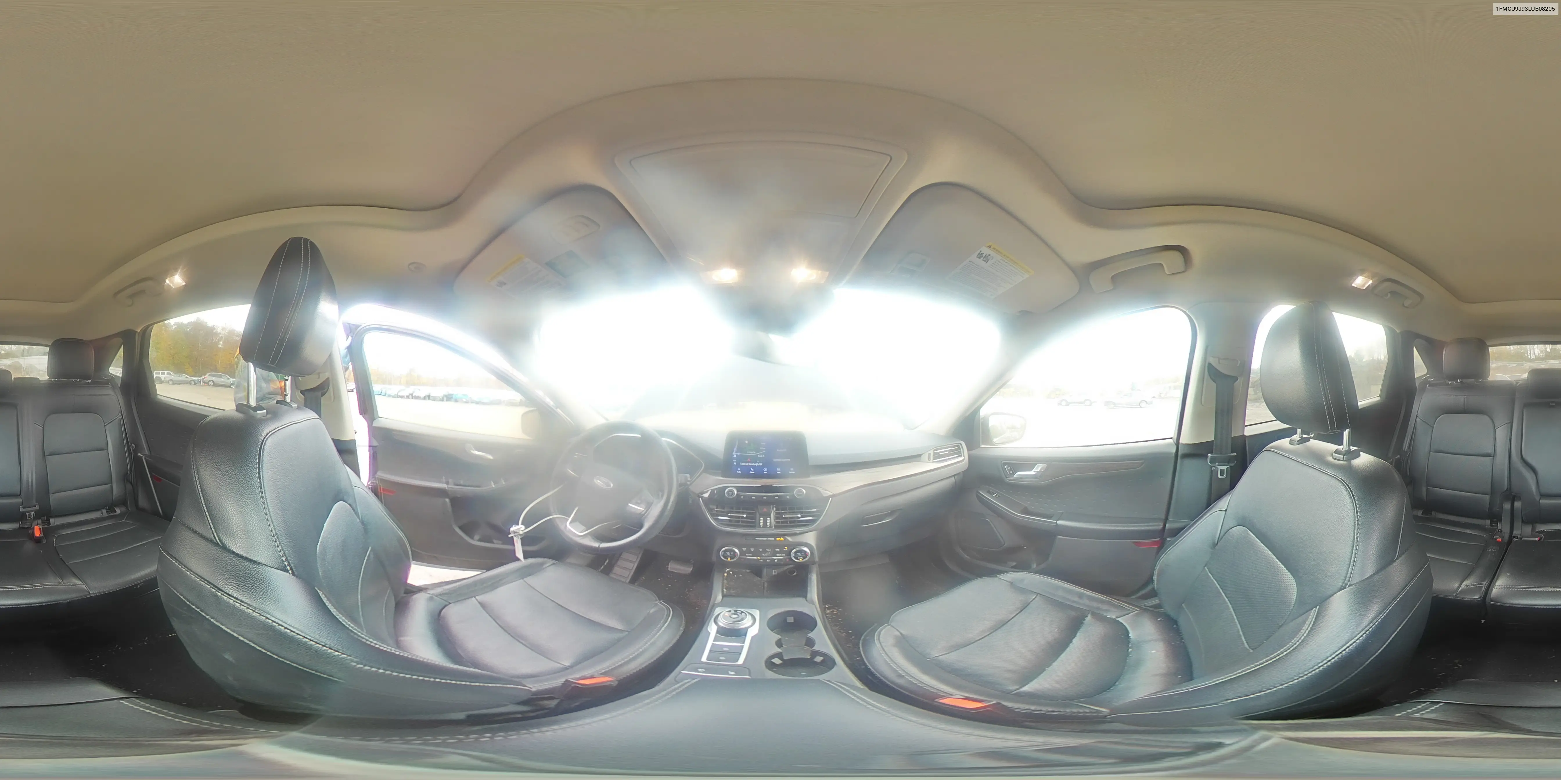 1FMCU9J93LUB08205 2020 Ford Escape Titanium