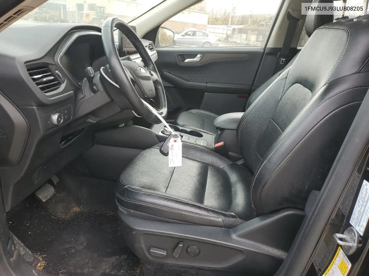 1FMCU9J93LUB08205 2020 Ford Escape Titanium