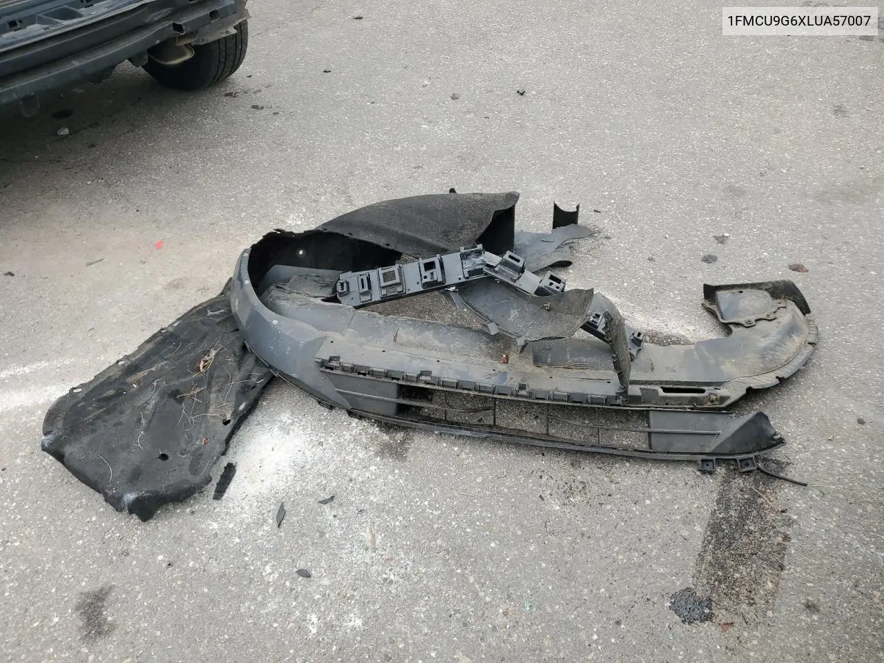 1FMCU9G6XLUA57007 2020 Ford Escape Se