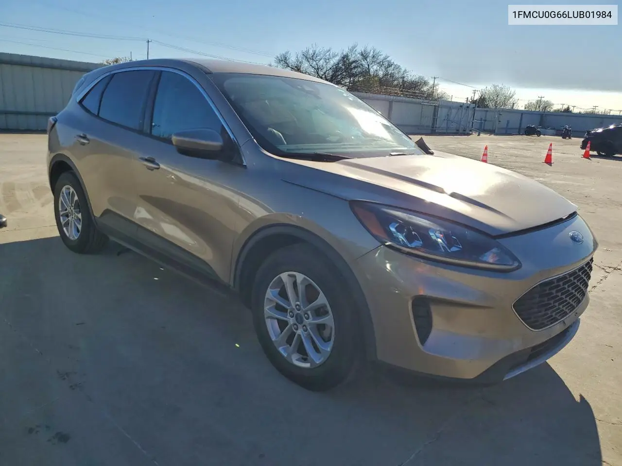 1FMCU0G66LUB01984 2020 Ford Escape Se