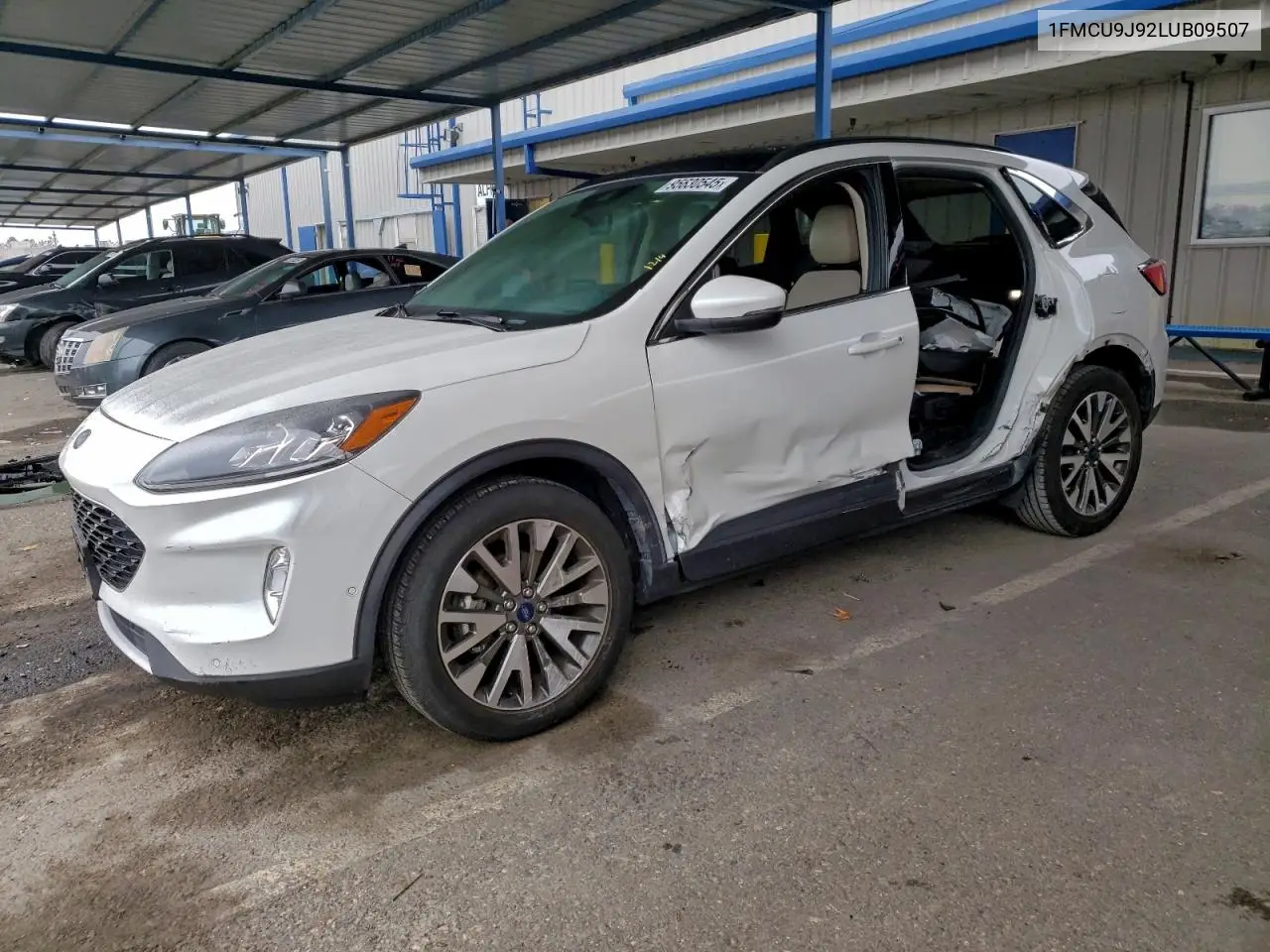 1FMCU9J92LUB09507 2020 Ford Escape Titanium