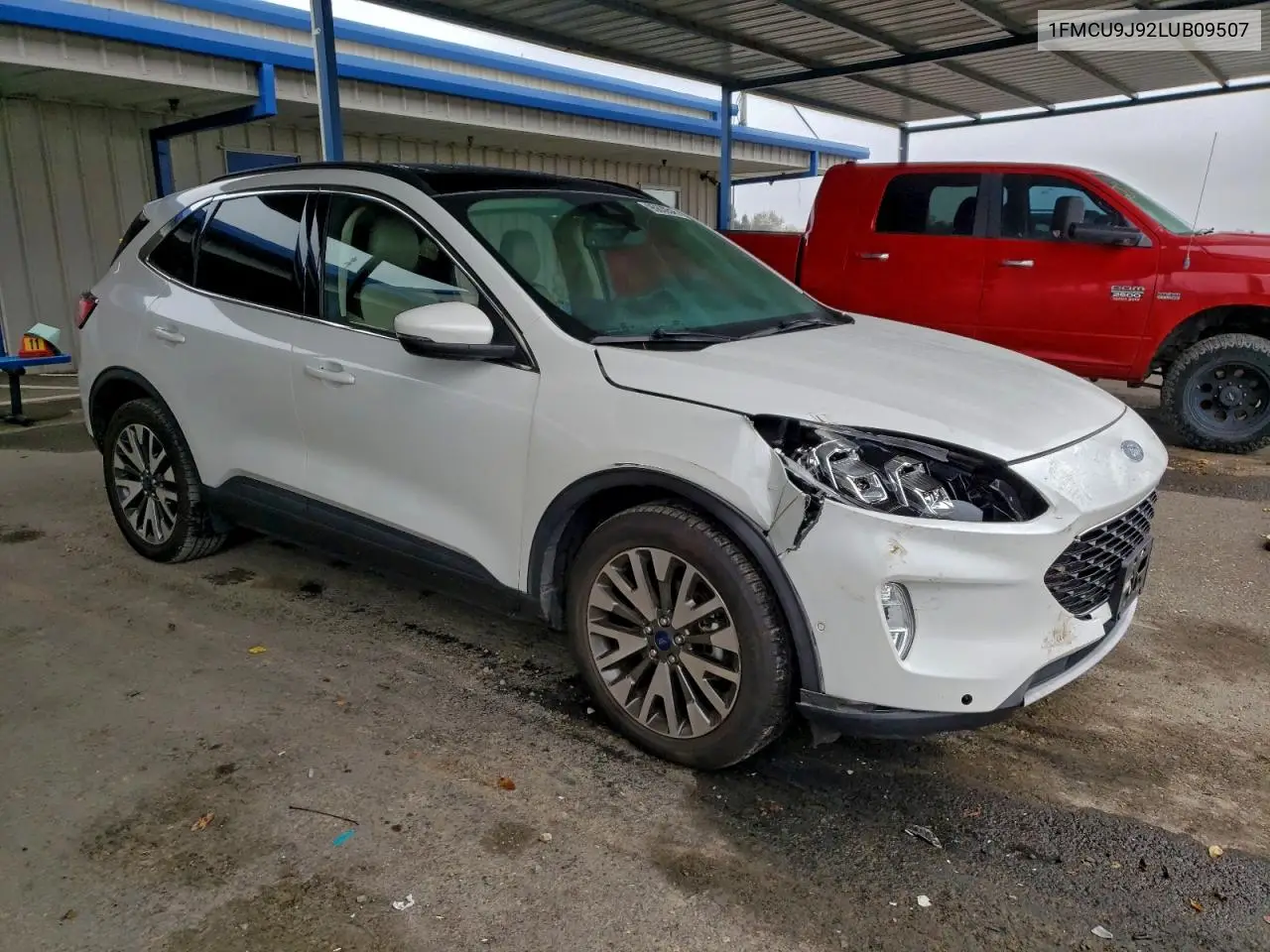 1FMCU9J92LUB09507 2020 Ford Escape Titanium